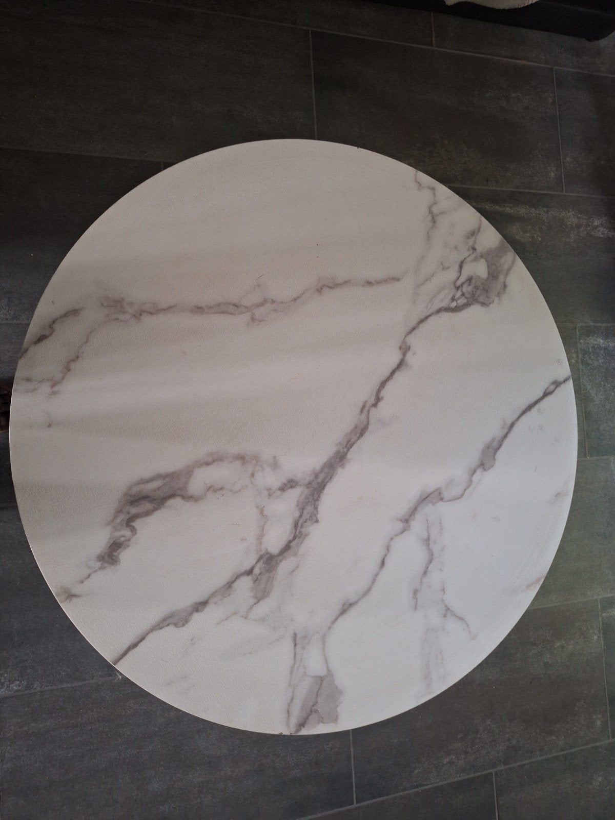 Ronde salontafel met marmerlook blad, Ophalen of Verzenden, Zo goed als nieuw, Rond, Metaal