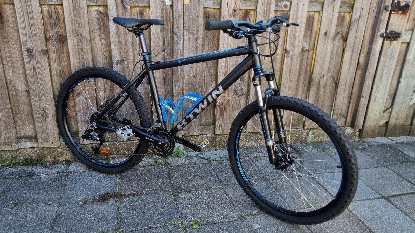 Nieuwstaat Btwin Mountainbike met Schijfremmen, Hardtail, 45 tot 49 cm, Zo goed als nieuw, Schijfrem