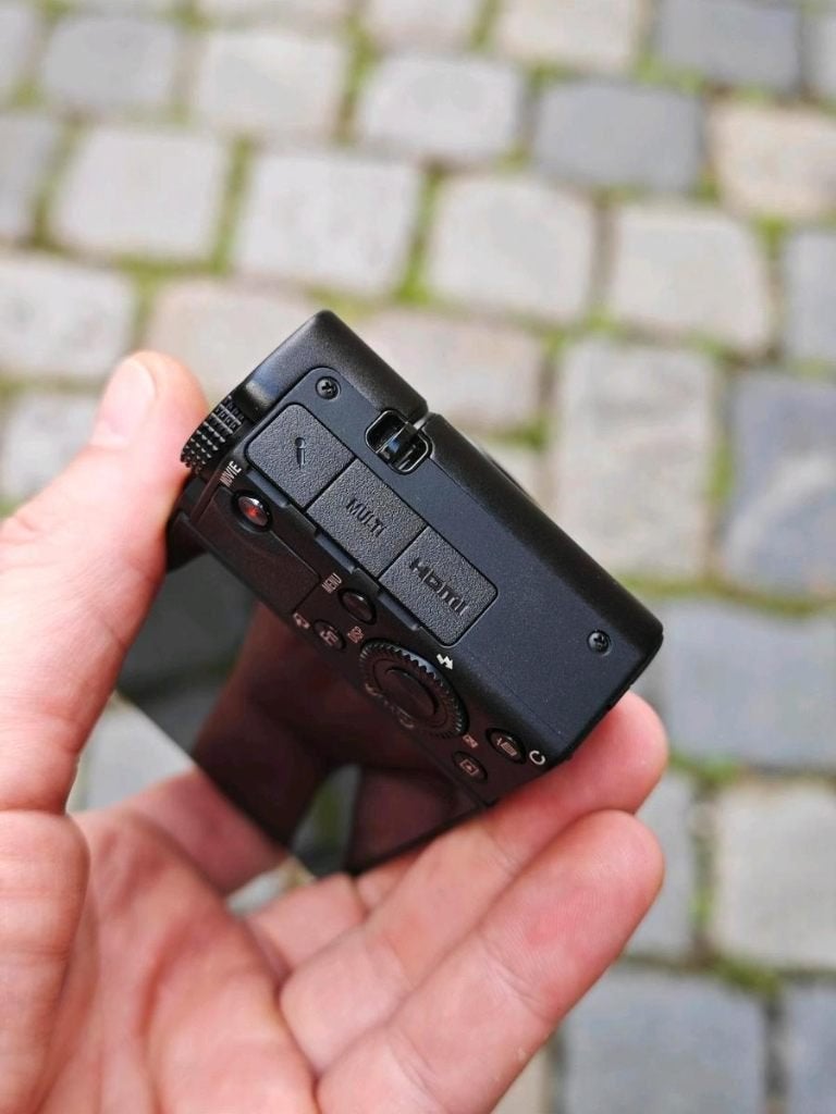 Foto 7 van Sony RX100 VII met accessoires in nieuwstaat