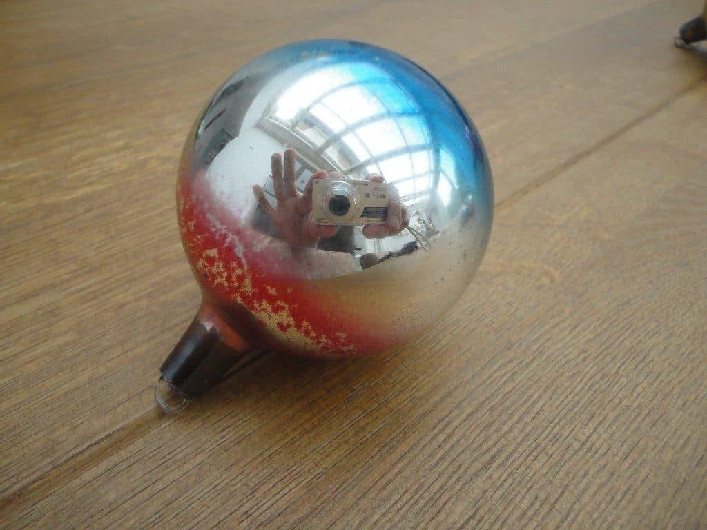 Mooie grote ronde Ajeko kerstbal zilver met roze en blauw, Diversen, Kerst, Ophalen of Verzenden, Gebruikt