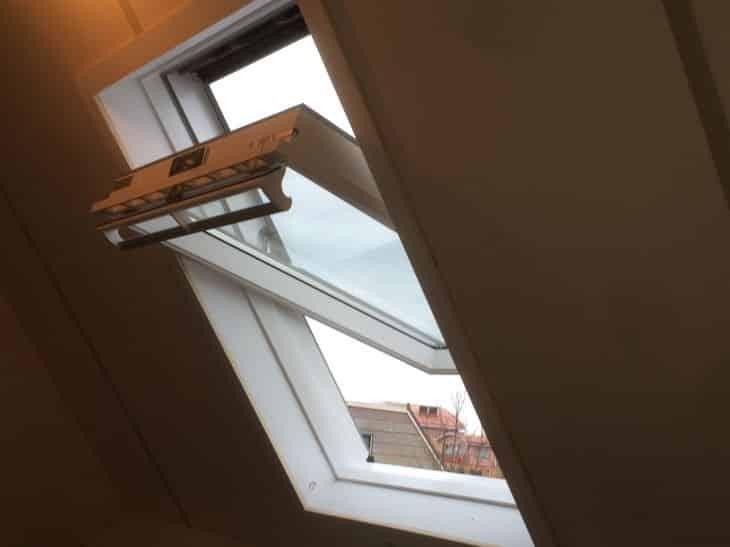 GGU MK06 KUNSTSTOF VELUX DAKRAAM 78X118 MET GORDIJN, Ophalen, Minder dan 80 cm, Dakraam, 80 tot 120 cm