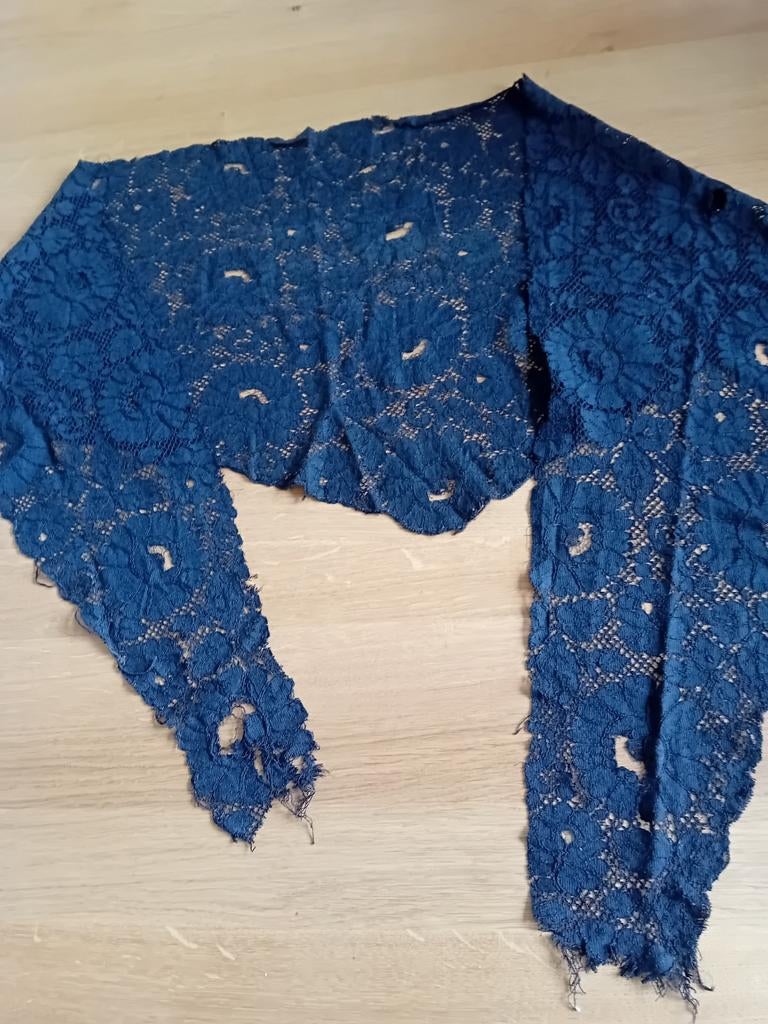 Zwarte kanten rouwdoek. Werd op het hoofd gedragen, Antiek en Kunst, Ophalen of Verzenden
