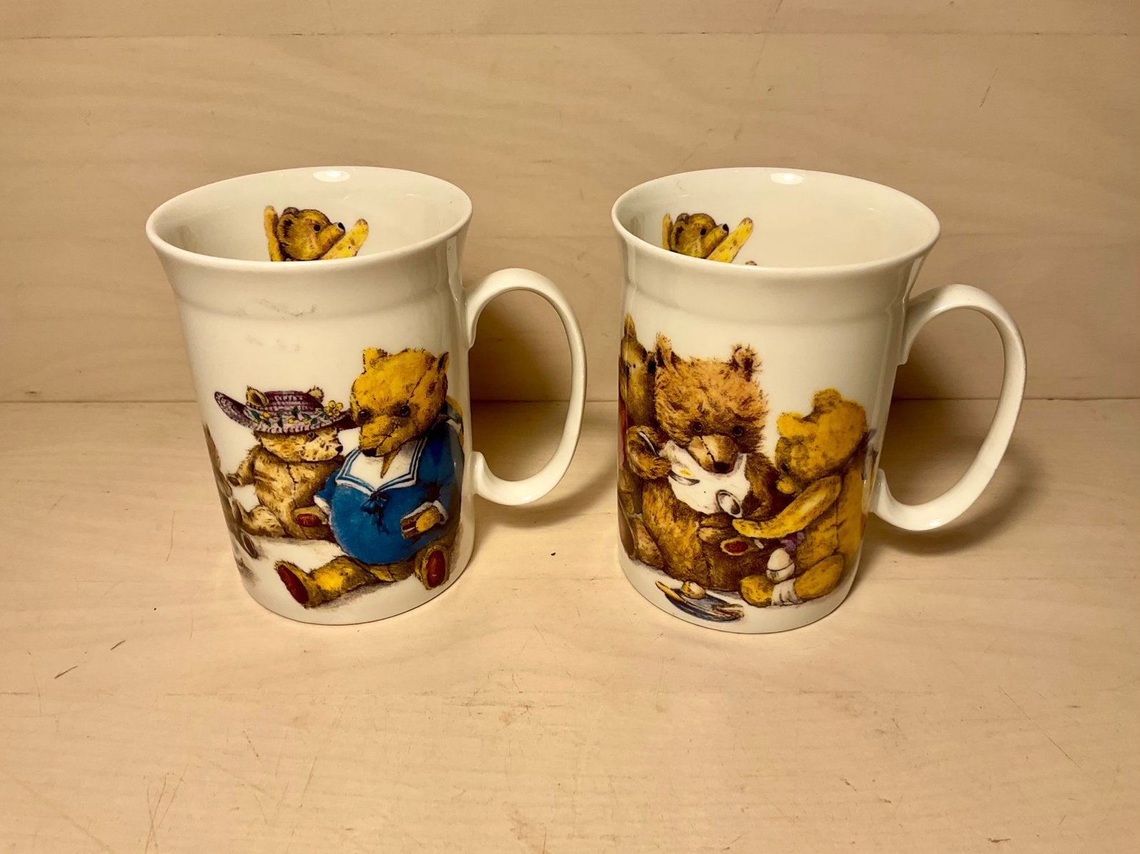 Twee prachtige Roy Kirkham 1992 teddybeer bekers, Ophalen of Verzenden, Zo goed als nieuw, Overige stijlen, Kop(pen) en/of Schotel(s)