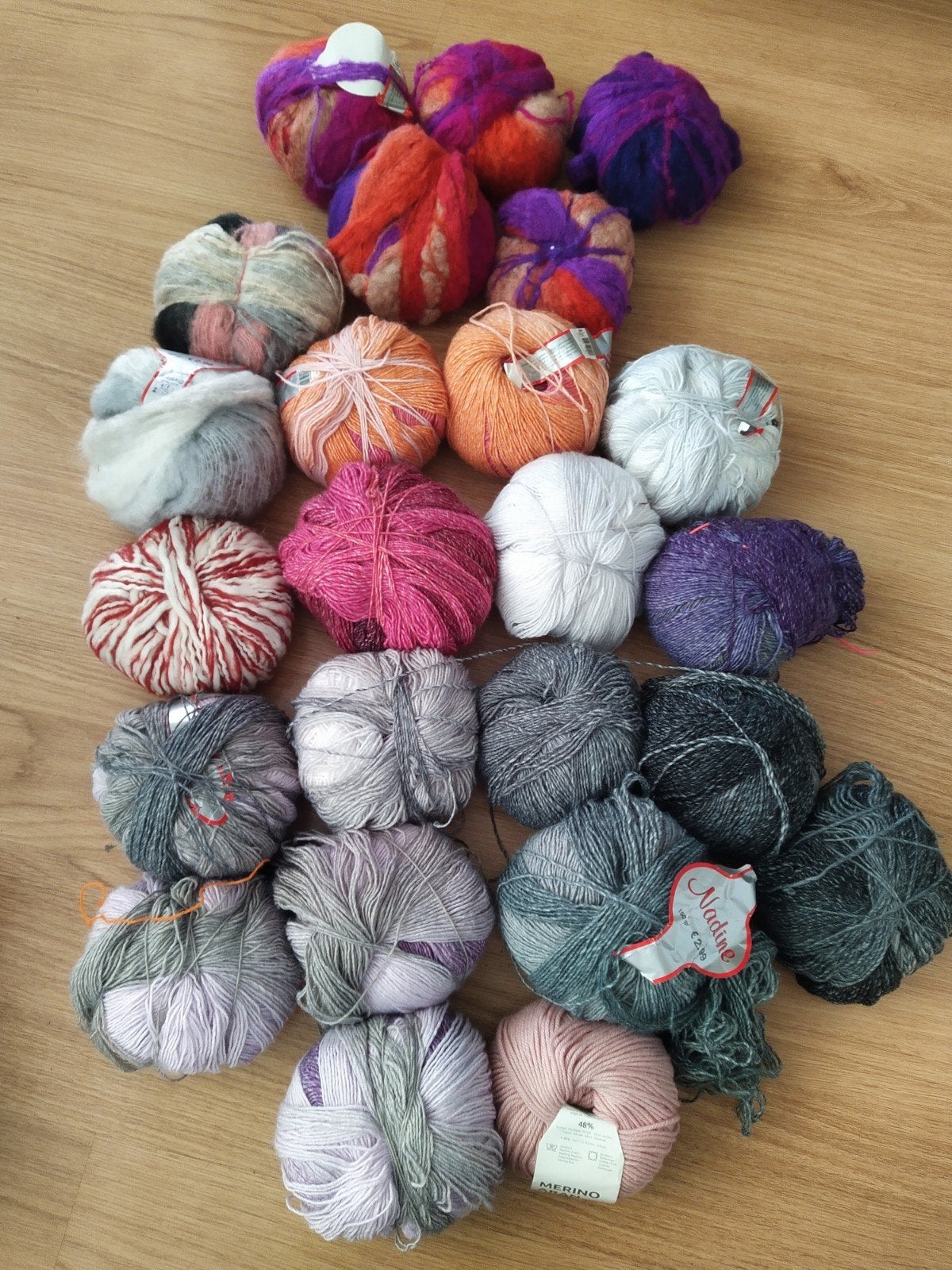 Grote bollen wol, garen. Acryl en wol. 24 Stuks., Ophalen of Verzenden, Nieuw, Breien of Haken, Wol of Garen