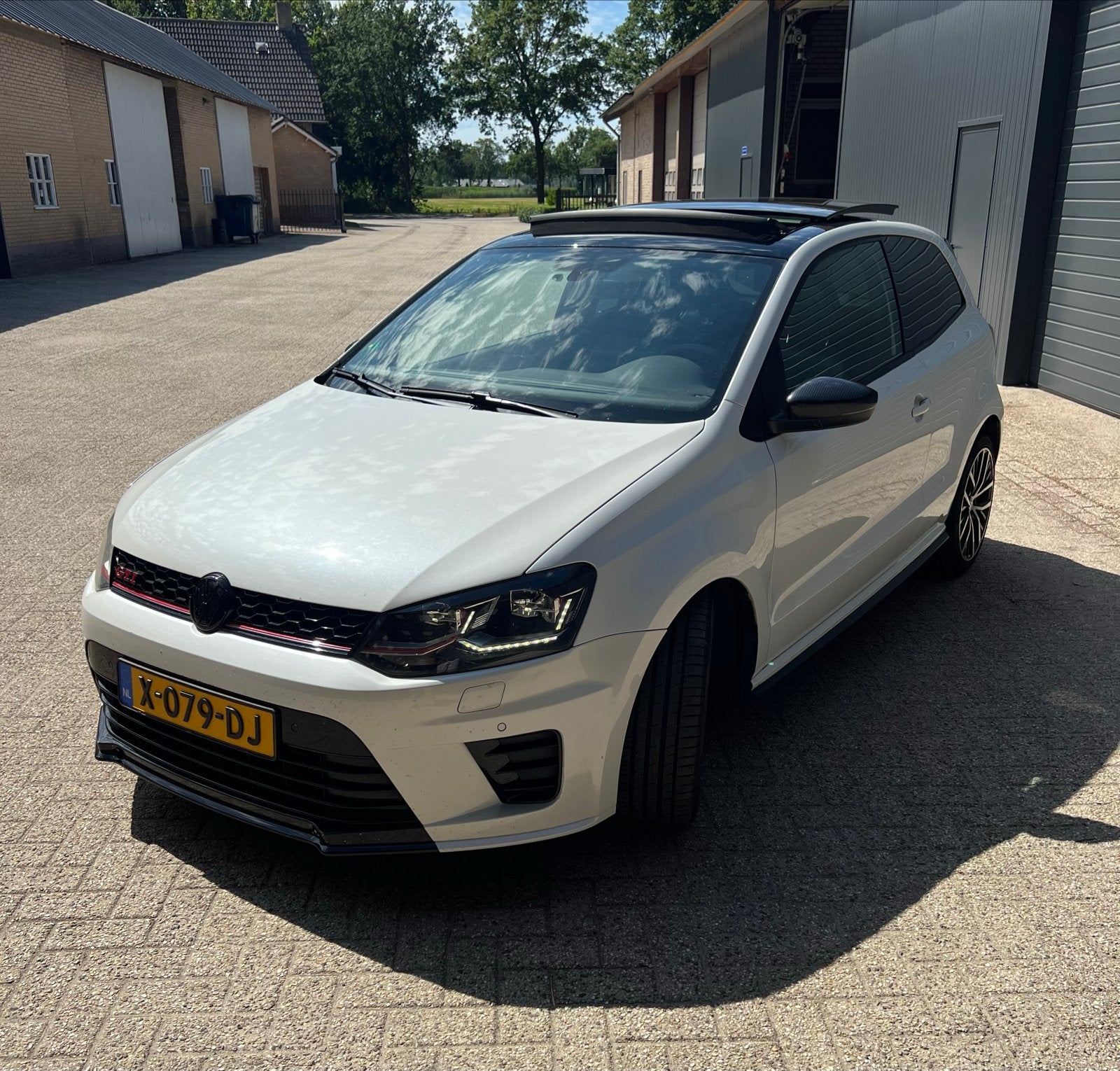 Volkswagen Polo 1.8 GTI 2015, Zwart, Wit, 1180 kg, Particulier