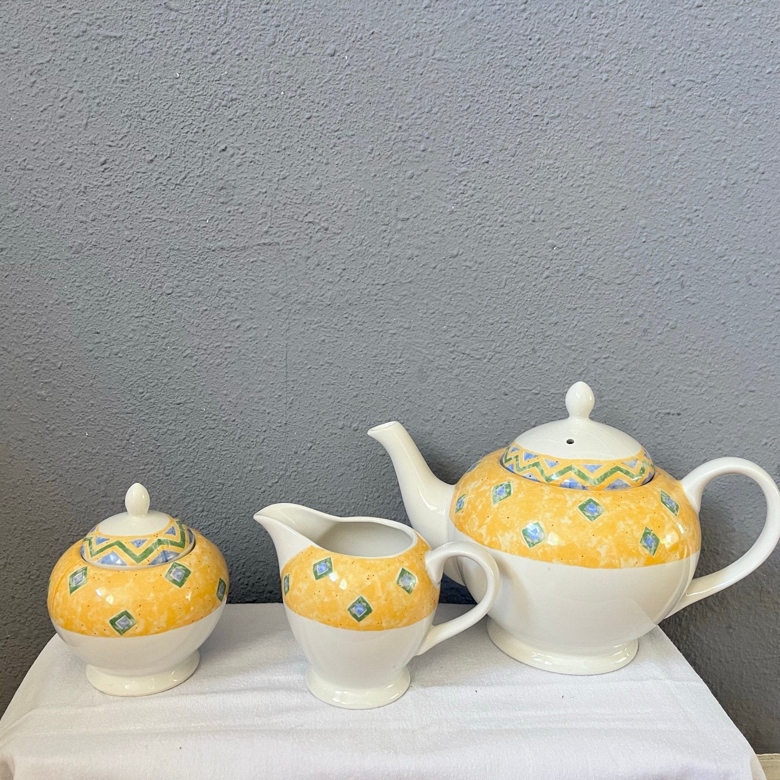 Nieuwe theepot, suikerpot en melkkan set, Ophalen of Verzenden, Nieuw, Keramiek, Compleet servies