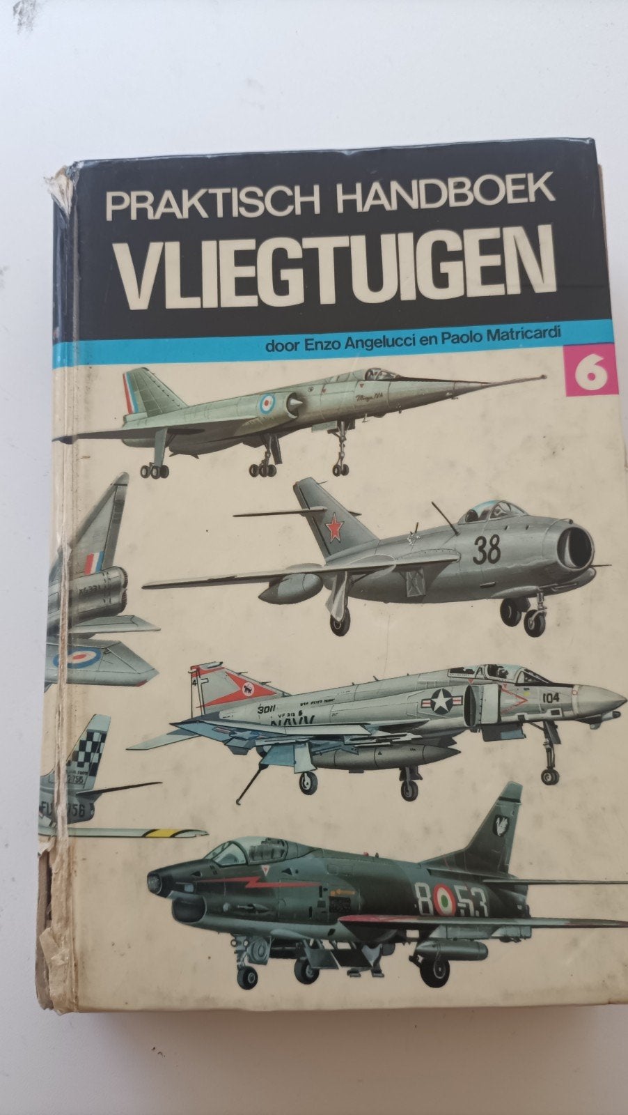 Praktisch Handboek Vliegtuigen - Enzo Angelucci, Ophalen of Verzenden, Gelezen, Overige onderwerpen, Enzo Angelucci, Paolo Matricardi
