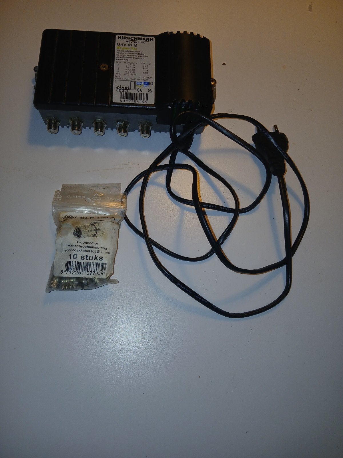 Hirschmann GHV 41 M Huisansluitversterker met F-connectoren, Ophalen of Verzenden, Gebruikt, Minder dan 2 meter, Coaxiale kabel