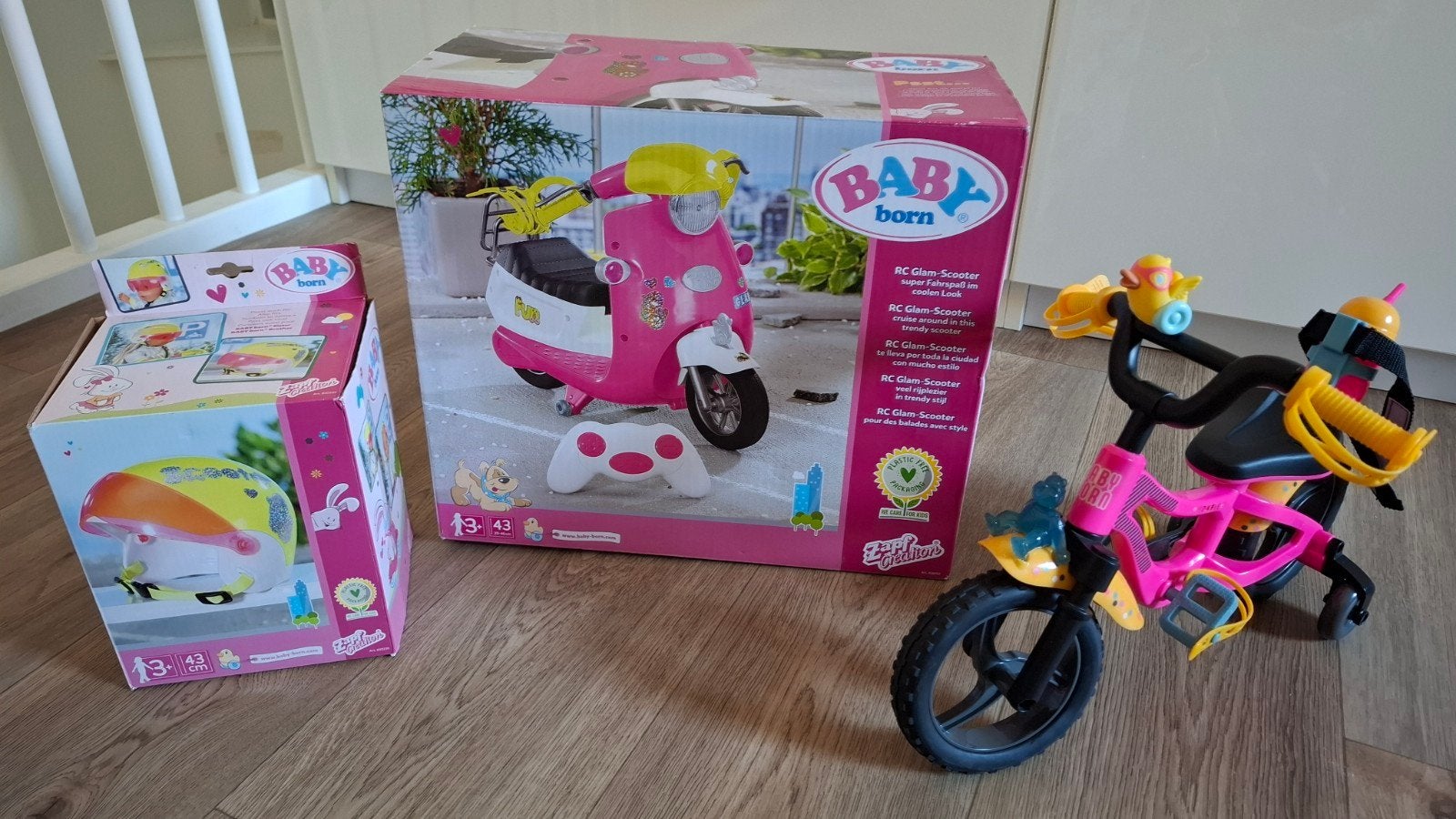 Babyborn Electrische scooter, Helm En Fiets ., Ophalen of Verzenden, Nieuw