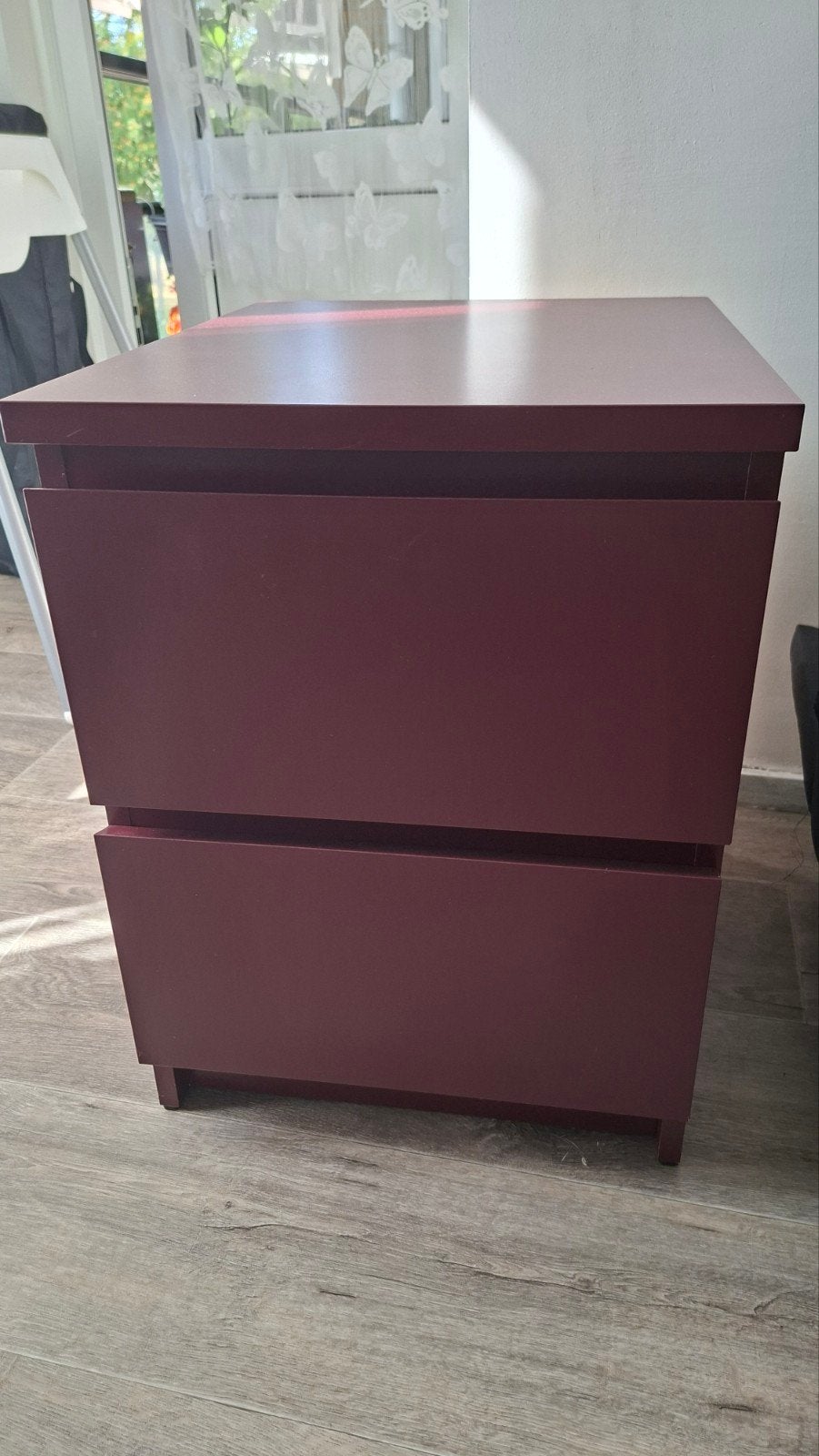 Ikea Nachtkastje Bordeauxrood met 2 Lades, Ophalen, Gebruikt, Minder dan 45 cm, Minder dan 55 cm