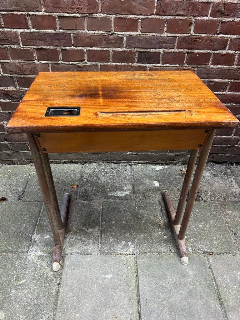 Antieke lessenaar in de bootlak, Ophalen