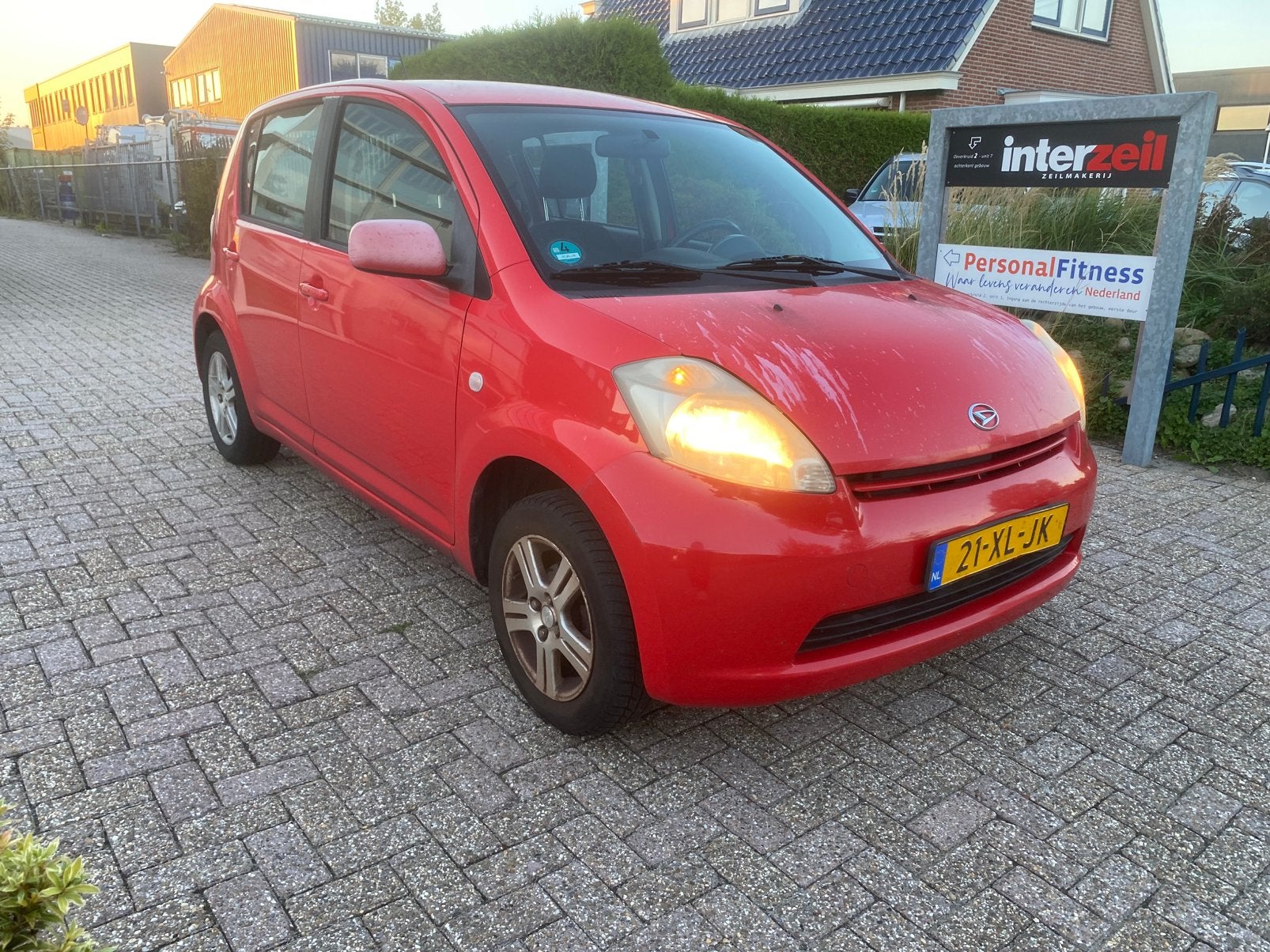 Daihatsu Sirion 1.0 51KW 2007 Rood, Voorwielaandrijving, Stof, Bedrijf, Handgeschakeld