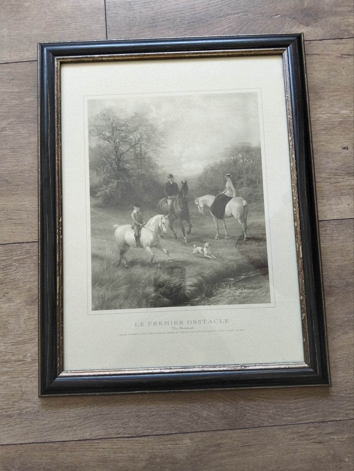Antieke ingelijste prent: Le Premier Obstacle, Antiek en Kunst, Ophalen of Verzenden, Prent, Achter glas