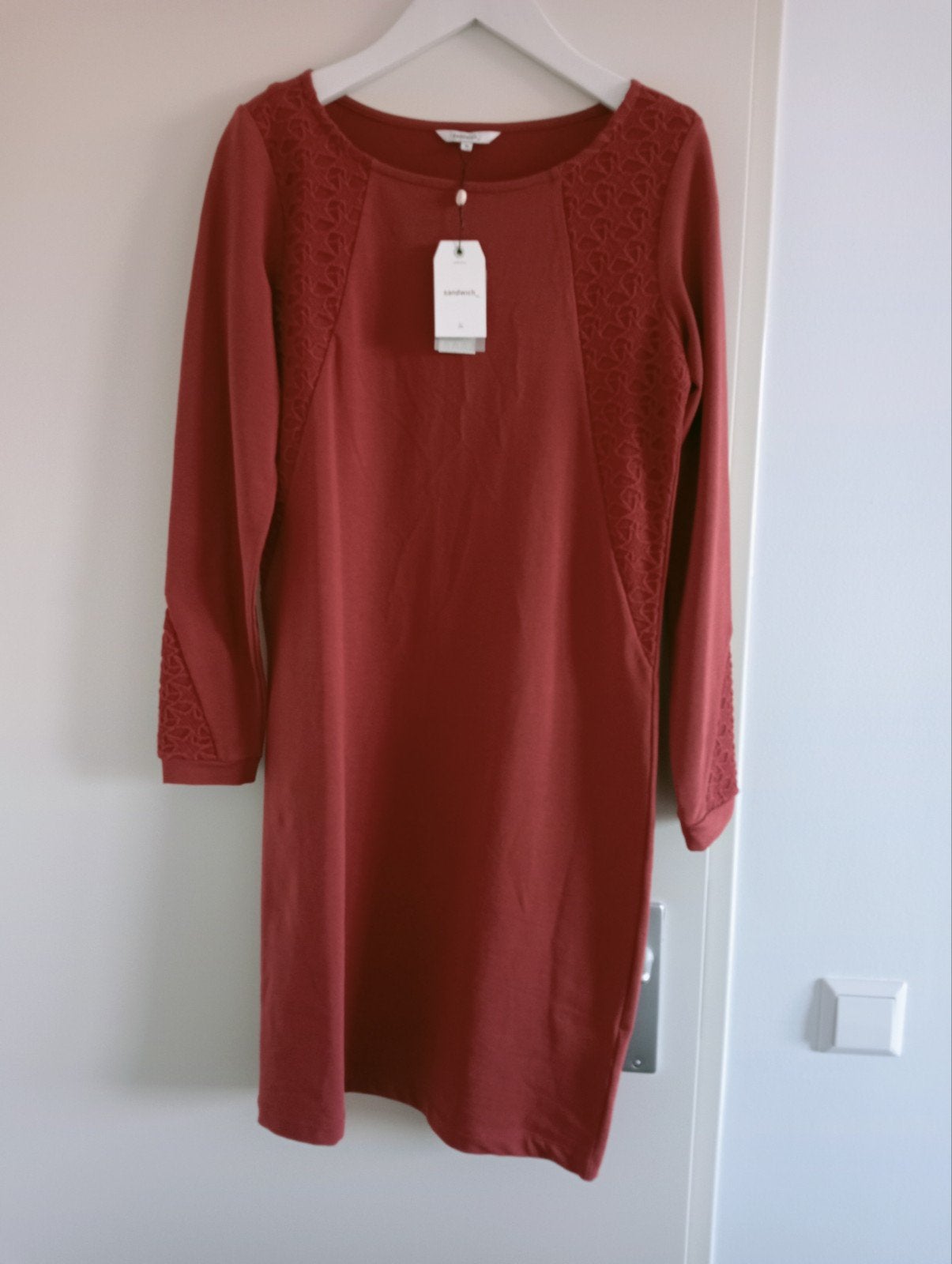 Sandwich jurk nieuw met kaartjes maat 40 wijnrood, Maat 38/40 (M), Nieuw, Ophalen of Verzenden, Knielengte