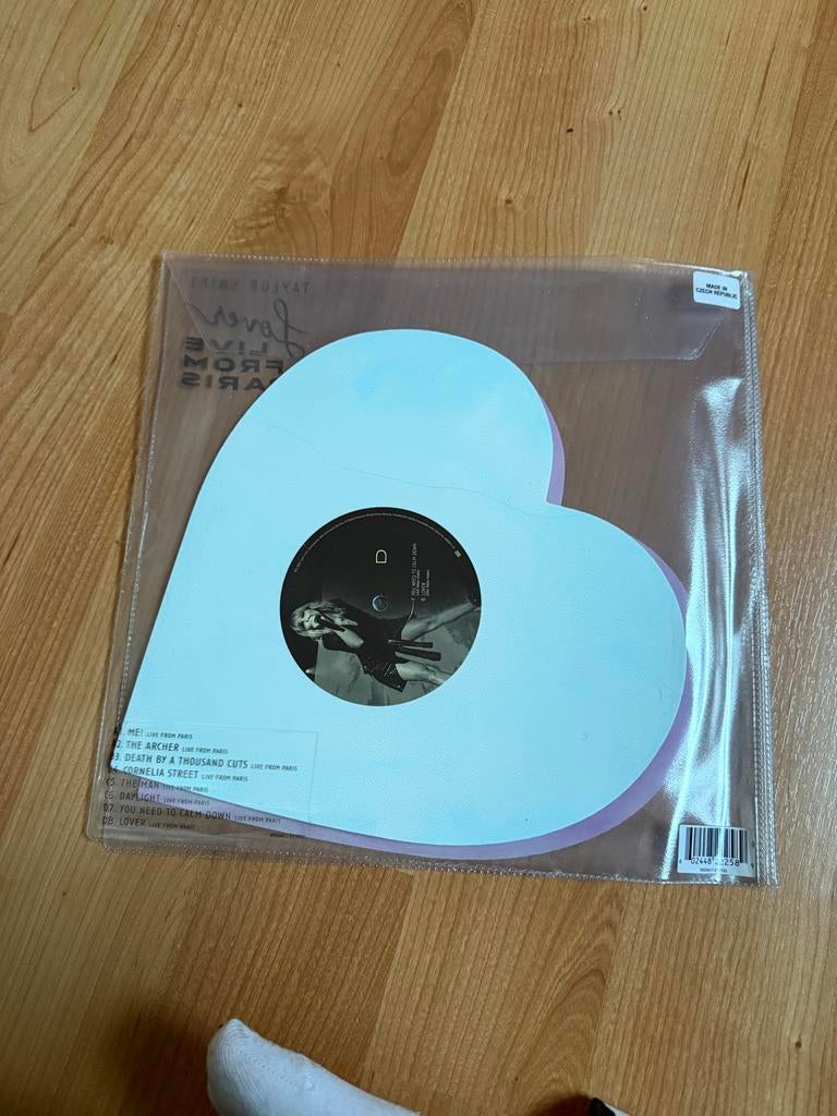 Taylor Swift - Lover Live From Paris (Heart Shaped Vinyl), Beschermende buitenhoes, Ophalen of Verzenden, Zo goed als nieuw, Overige formaten