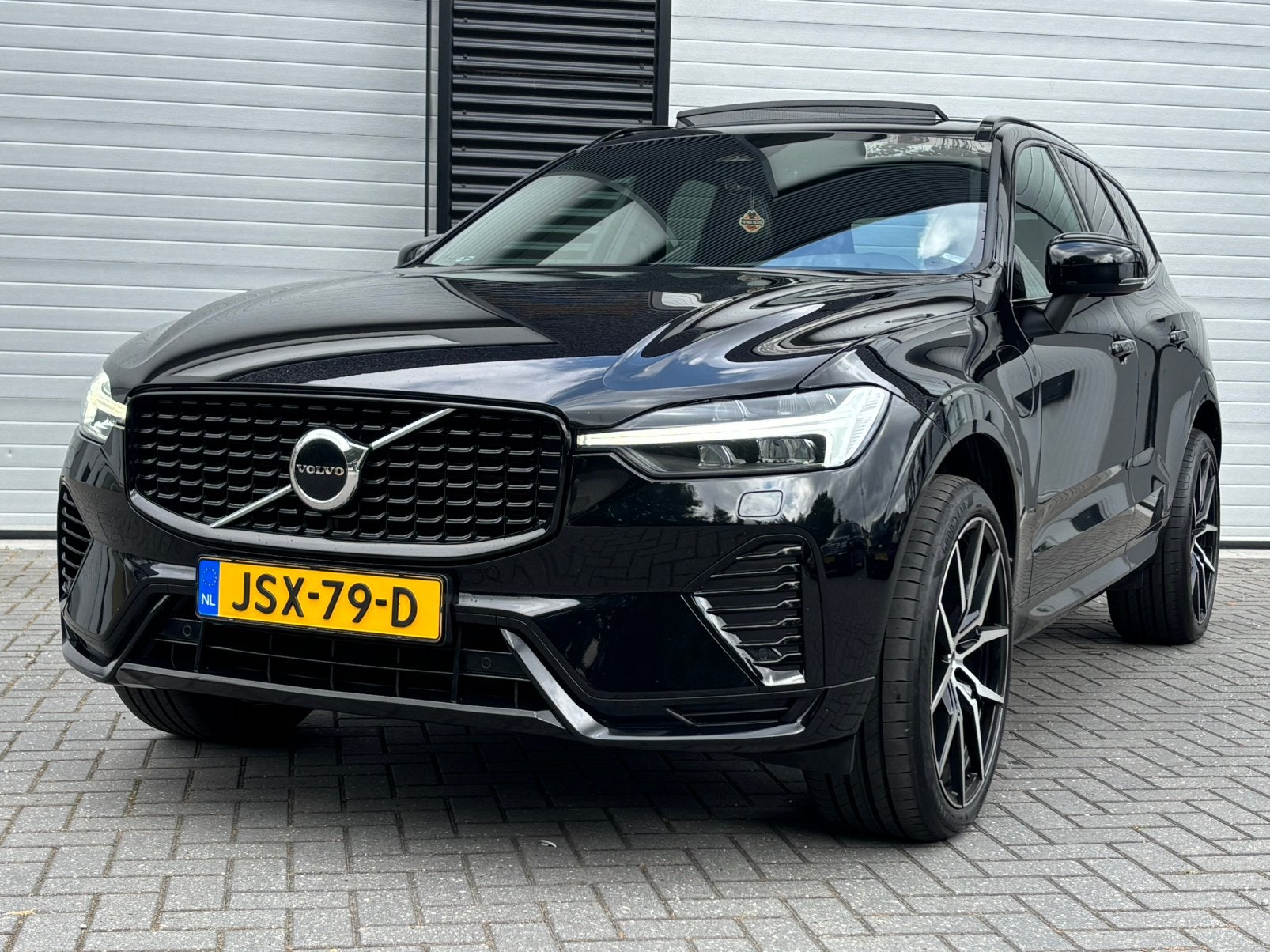 Volvo XC60 T8 Recharge Dark Twin Engine 455pk AWD Zwart BTW, Auto's, Volvo, Automaat, Zwart, 4 cilinders, 1969 cc