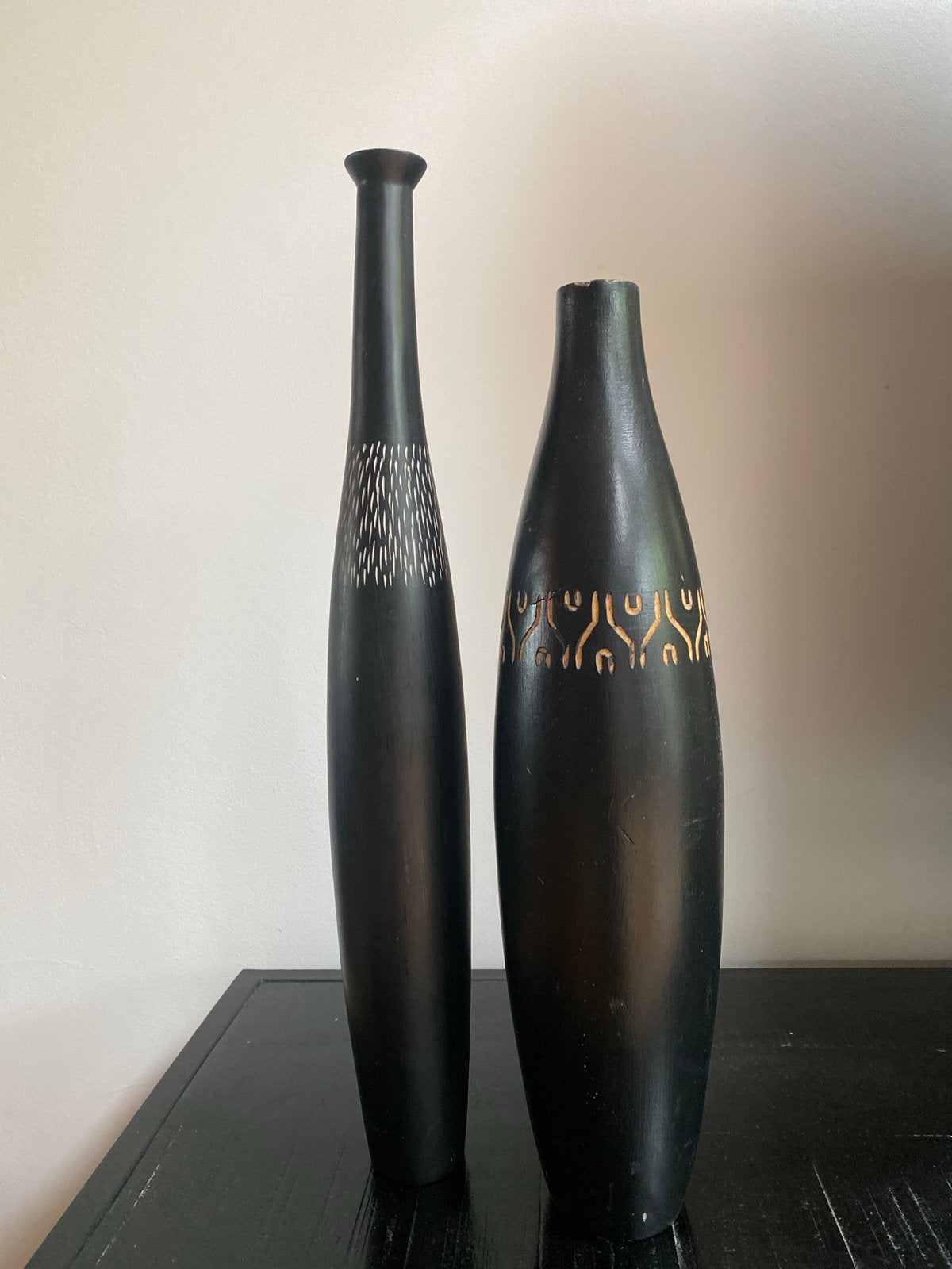 Twee stijlvolle houten vazen met unieke patronen, Ophalen of Verzenden