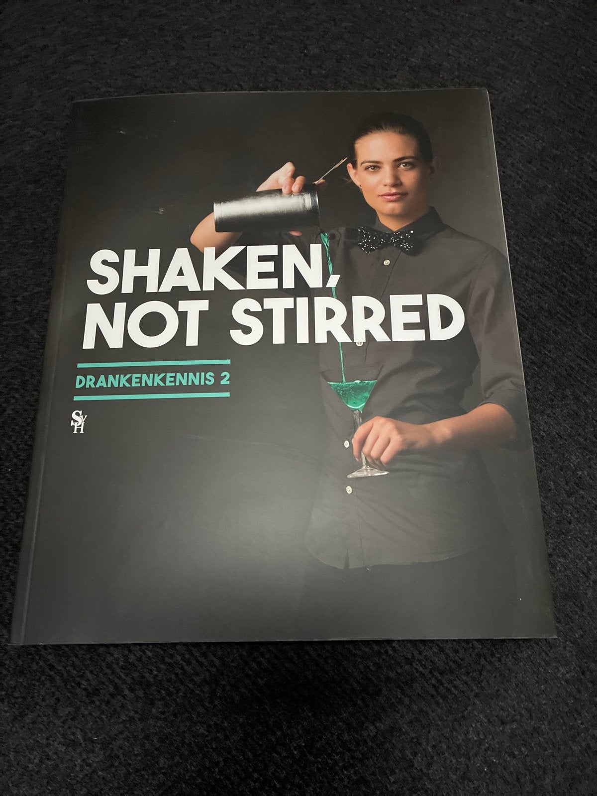 Nieuw! Shaken, Not Stirred - Drankenkennis 2 (Nieuw), Ophalen of Verzenden, Nieuw, Overige gebieden, Overige typen