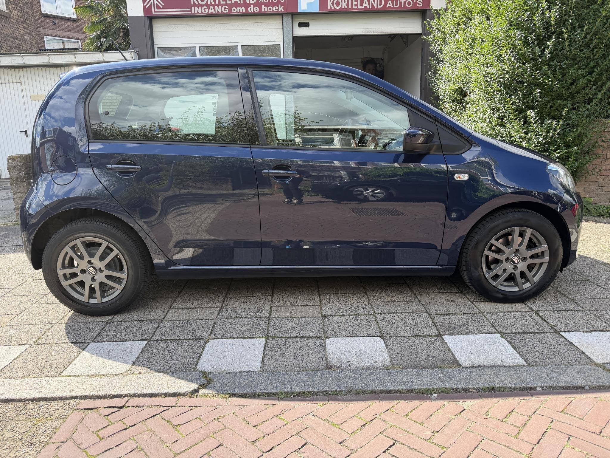 Foto 2 van Volkswagen Up! 1.0 move up! BlueMotion Navi Cruise control p