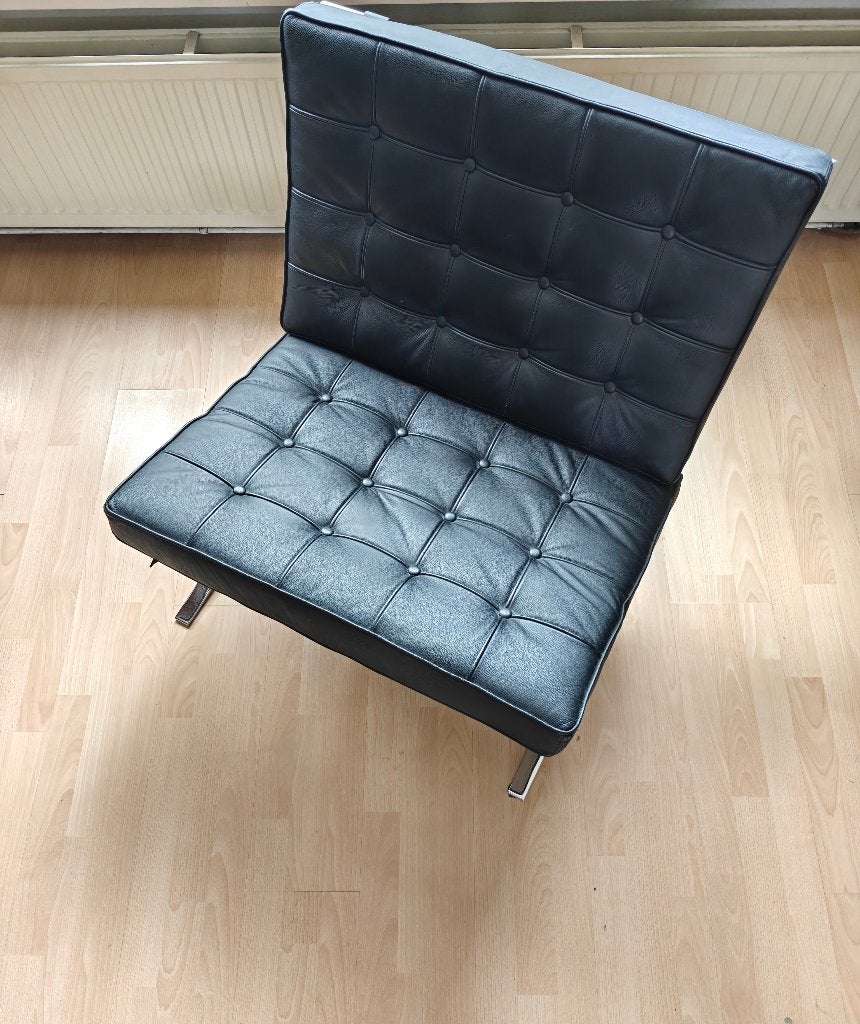 Barcelona chair + hocker replica goede staat, Ophalen, 125 tot 150 cm, Zo goed als nieuw, 75 tot 100 cm