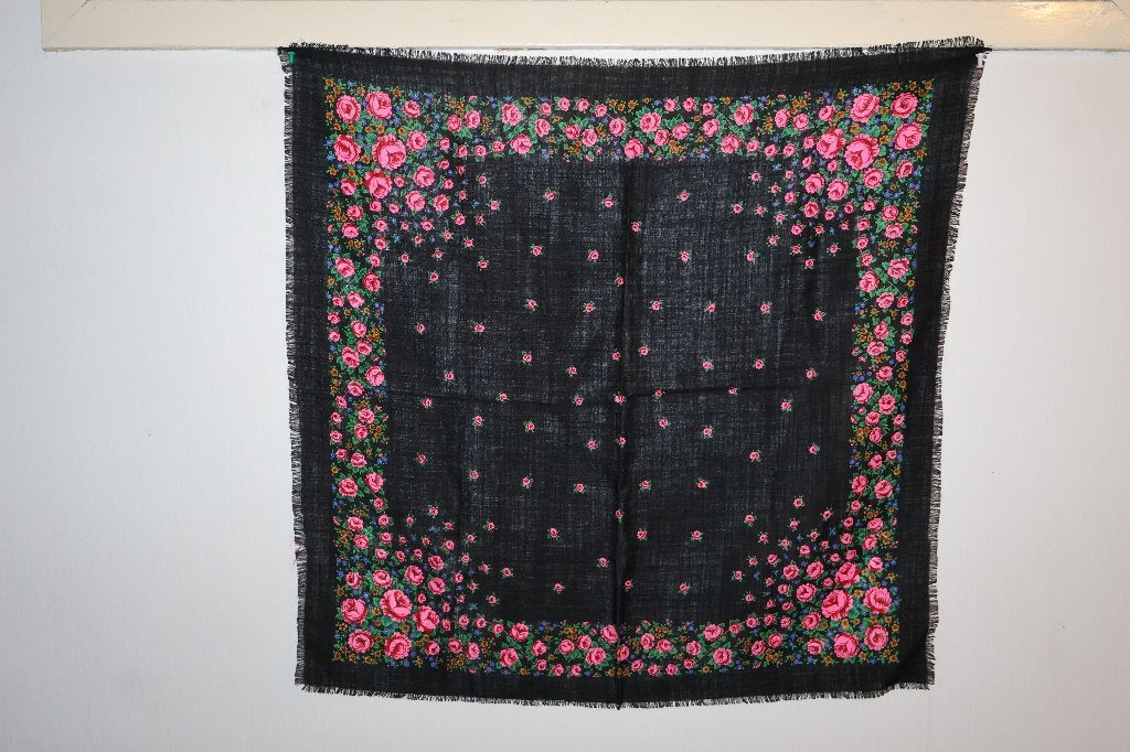 wollen sjaal shawl doekje kleedje; folklore klederdracht, Ophalen of Verzenden