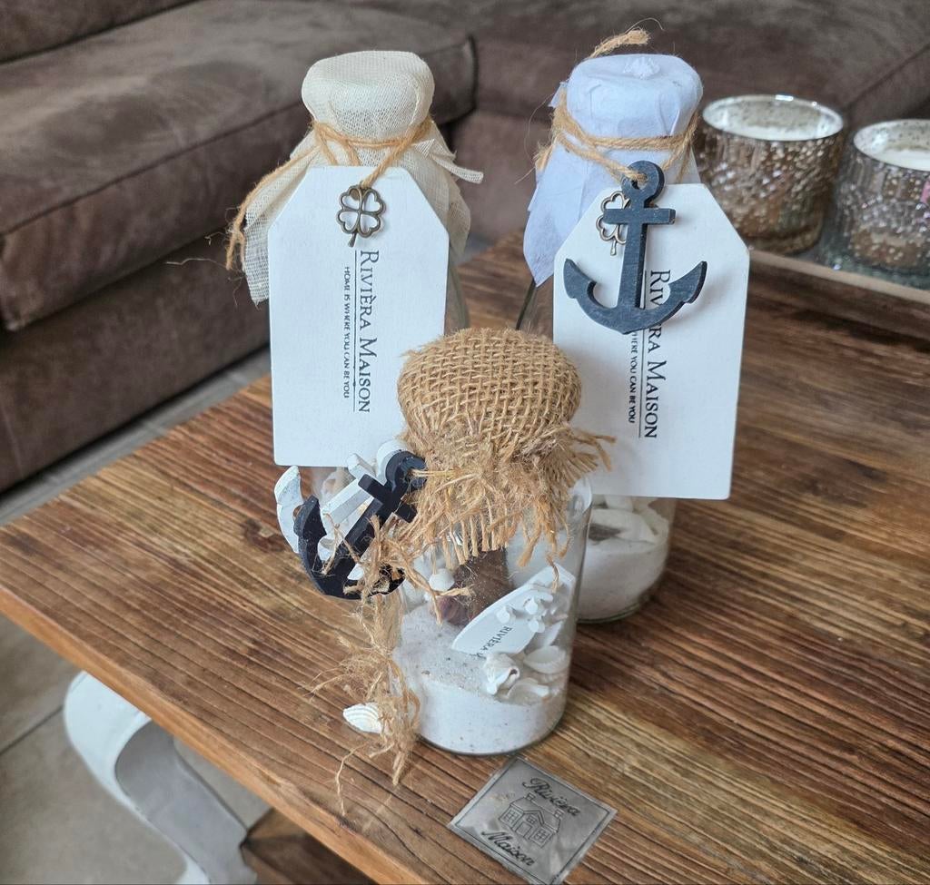 Riviera Maison flessen met strand spullen van het strand, Huis en Inrichting, Woonaccessoires | Overige, Ophalen of Verzenden