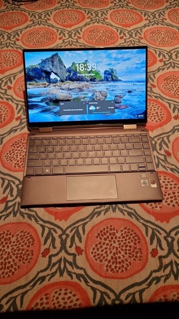 Foto 2 van HP SPECTRE X360 13 512GB SSD Corei7 8GB RAM TOUCH Garantie
