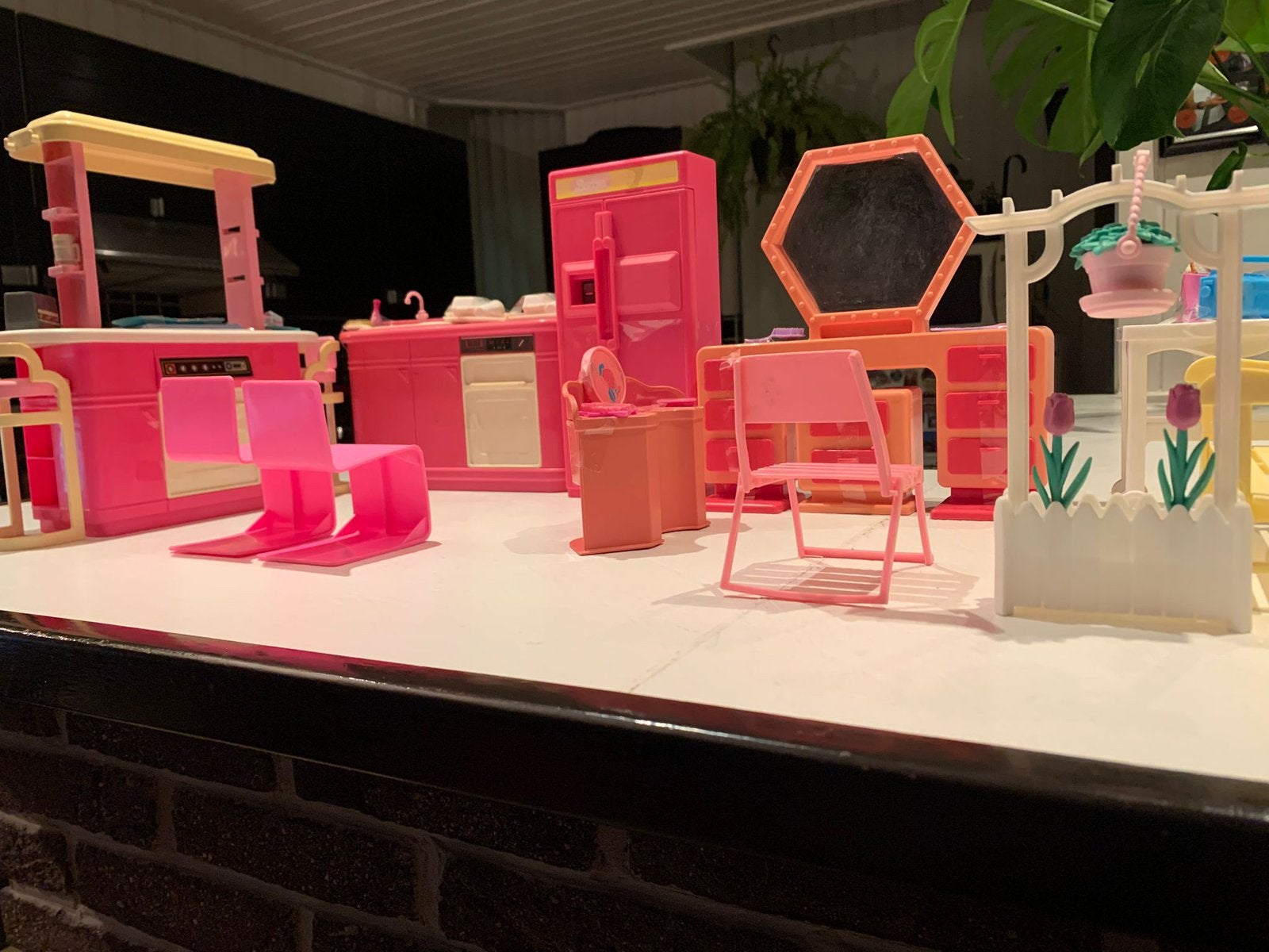 BARBIE KEUKEN, TUIN, KAPTAFEL SET MET ALLE ACCESSOIRES, Kinderen en Baby's, Ophalen of Verzenden, Zo goed als nieuw, Ontdekken