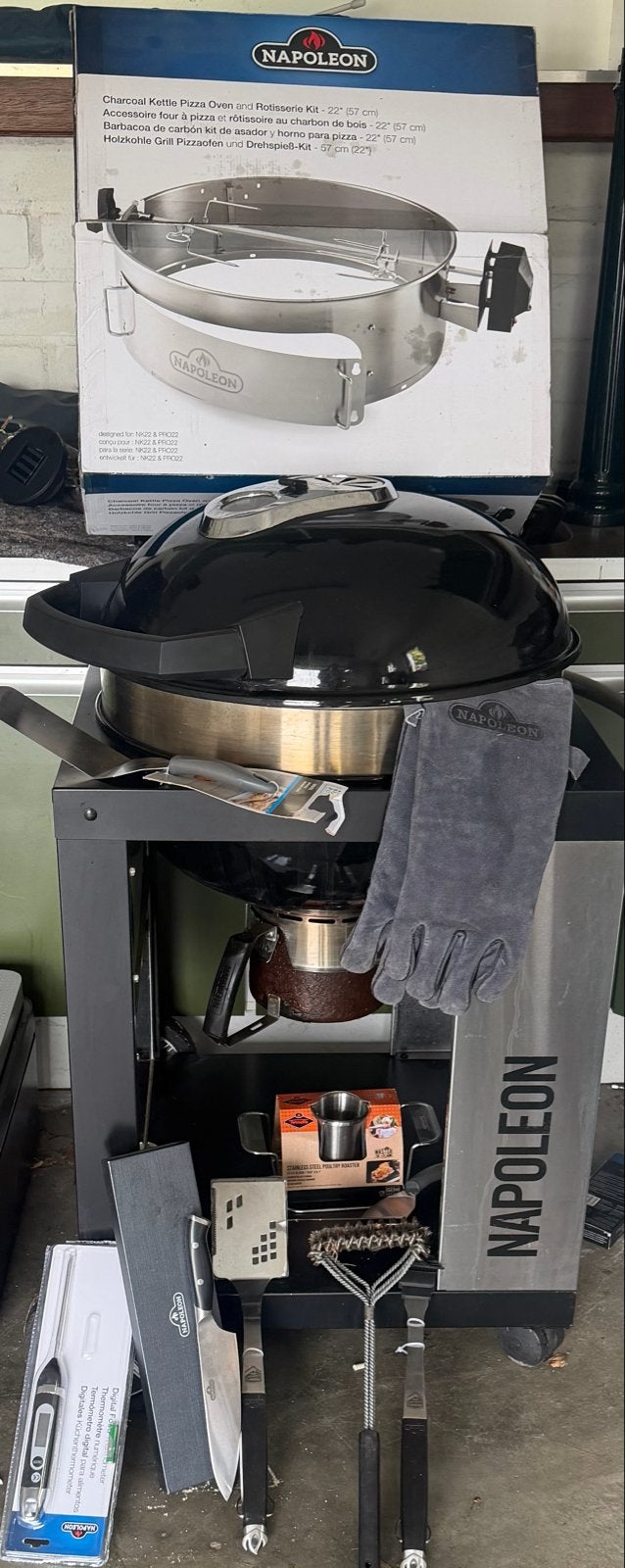 Napoleon BBQ 57 cm + pizzaoven & complete accessoires, Tuin en Terras, Ophalen of Verzenden, Zo goed als nieuw, Met accessoires