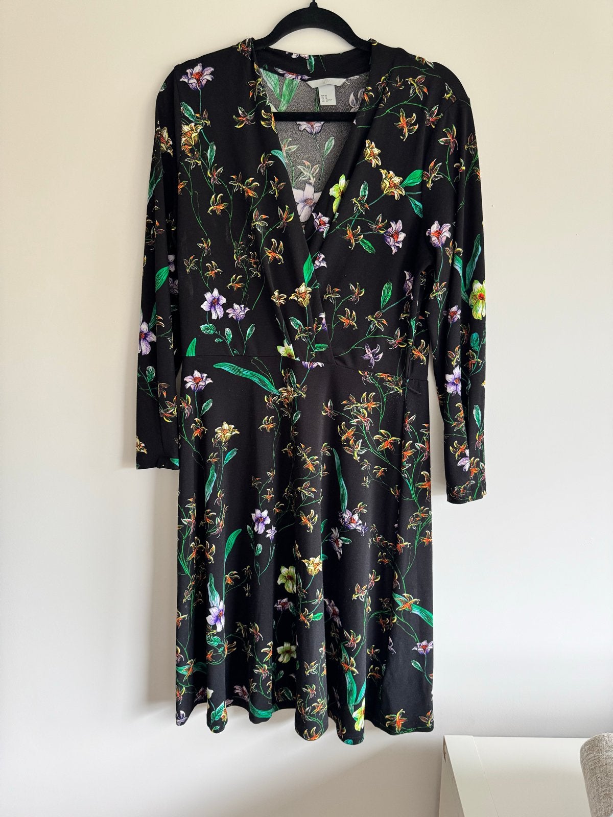 H&M Zwarte Bloemenjurk Maat M, Maat 38/40 (M), Zwart, Ophalen of Verzenden, Knielengte