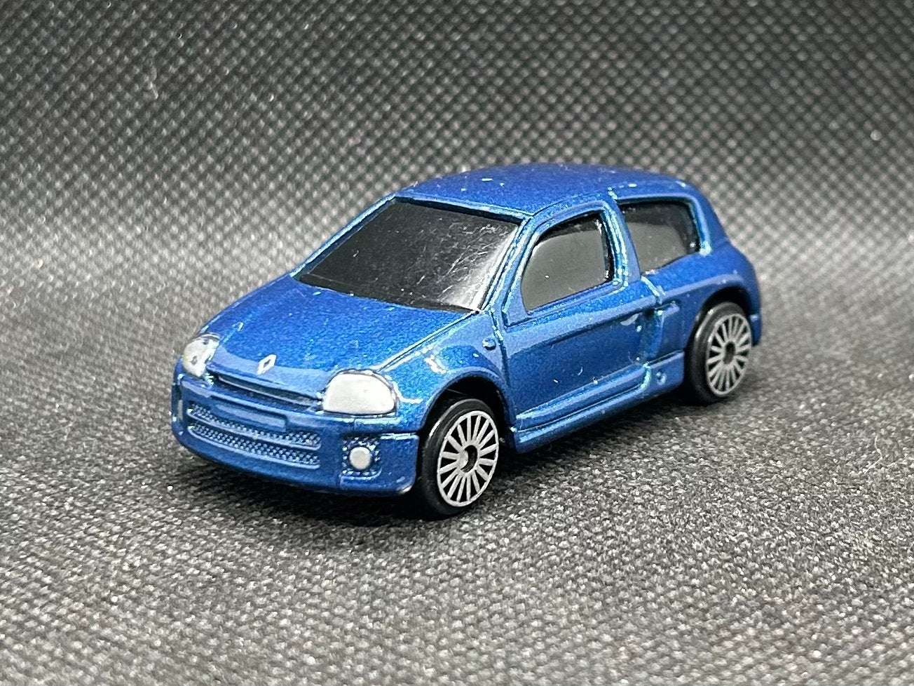 Maisto Renault Clio V6 1:64, Verzenden, Zo goed als nieuw, Auto