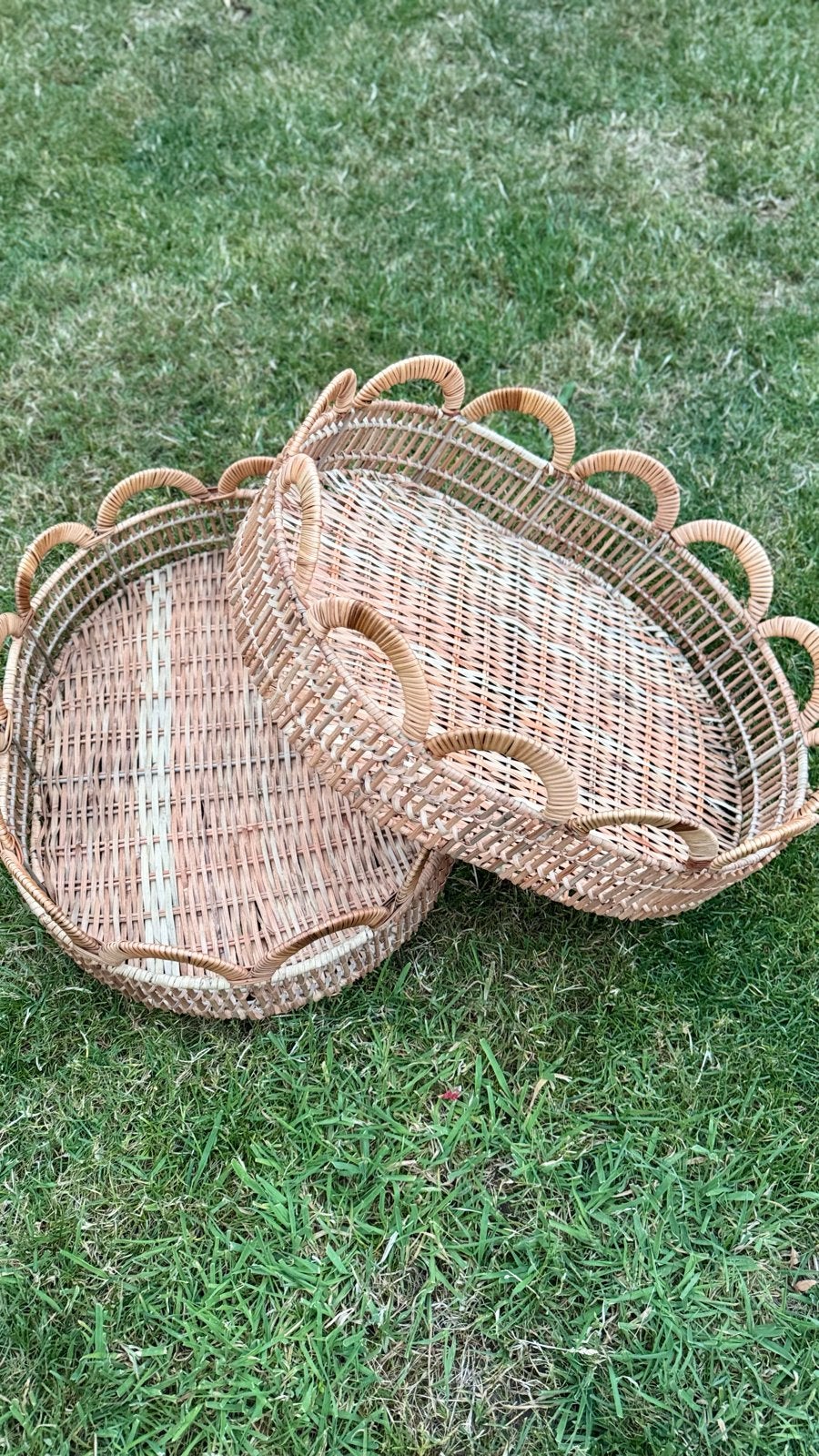 Set van 2 rieten dienbladen - ovaal en handgemaakt, Ophalen of Verzenden, Zo goed als nieuw, Handgemaakt, Riet