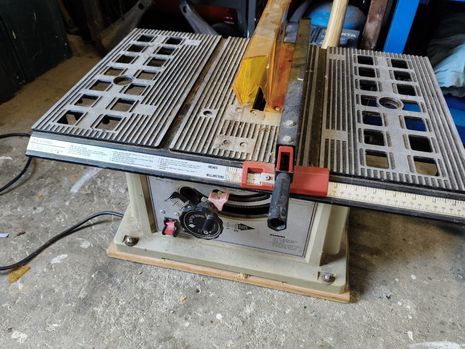 Robuuste Zaagtafel - Ideaal voor diverse zaagklussen, Doe-het-zelf en Verbouw, Ophalen, Gebruikt, Cirkelzaag, Onbekend
