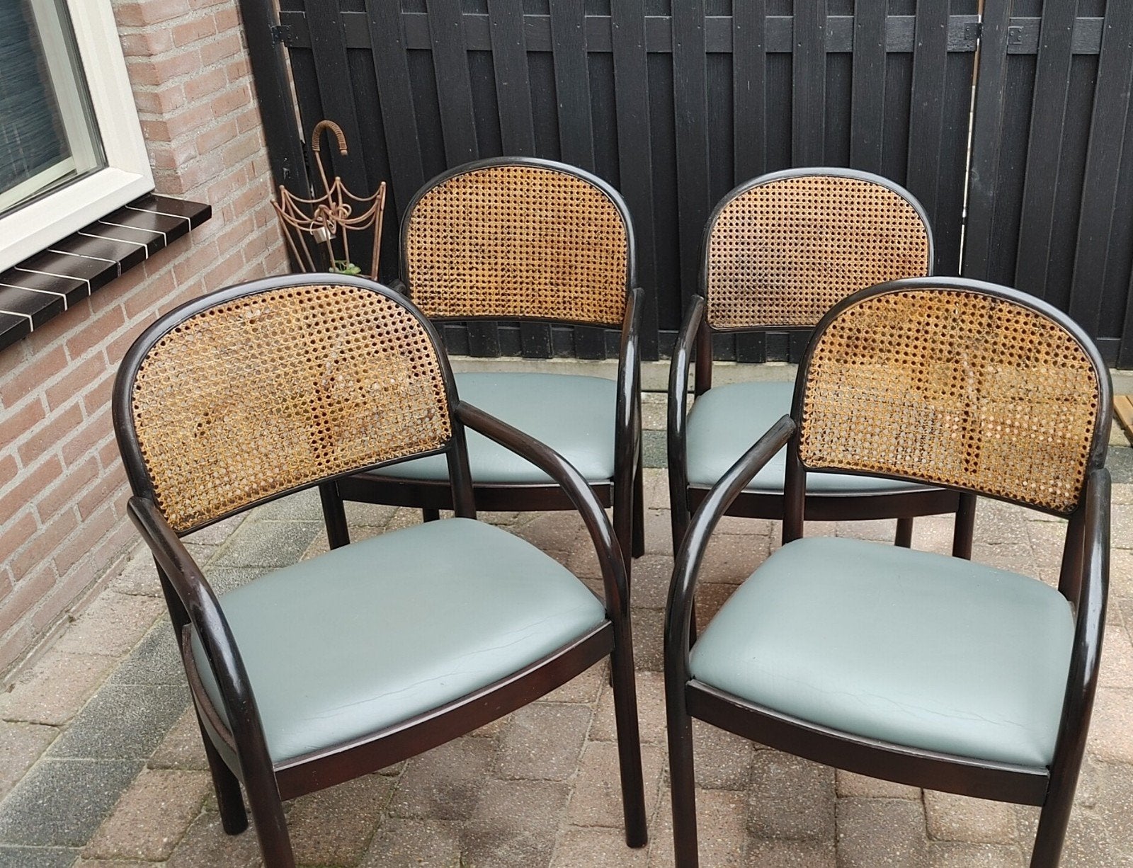 Set van 4 Thonet stoelen met webbing en leren zitting, Huis en Inrichting, Ophalen, Overige kleuren, Hout, Zo goed als nieuw