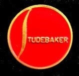 Studebaker pin- rood gelakt, Verzamelen, Verzenden, Nieuw, Transport, Speldje of Pin