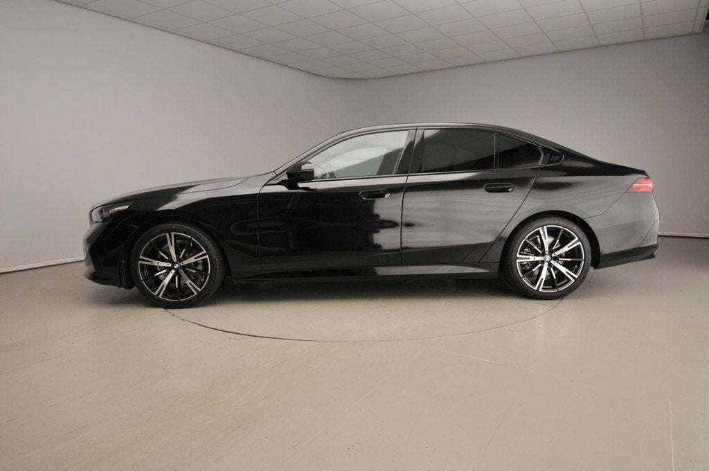 BMW 5 Serie Sedan 520i | M-Sportpakket | LED | Navigatie | S, Auto's, BMW, Automaat, 1998 cc, Achterwielaandrijving, Gebruikt