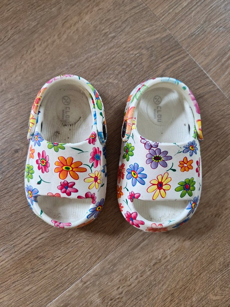Baby crocs, Schoentjes, Jongetje of Meisje, Ophalen of Verzenden, Zo goed als nieuw