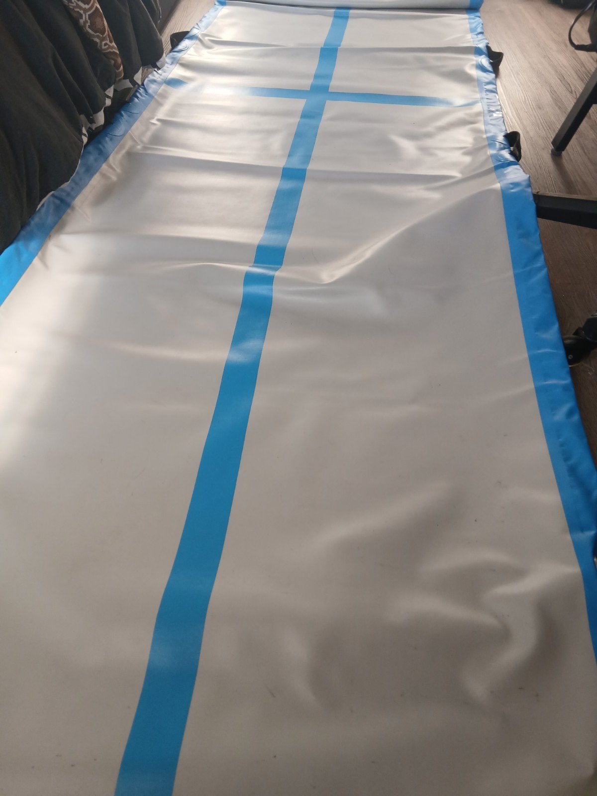 Airtrack Turnmat KM-Fit - Wit/Blauw - Zo goed als nieuw, Sport en Fitness, Turnen, Zo goed als nieuw, Materiaal, Ophalen