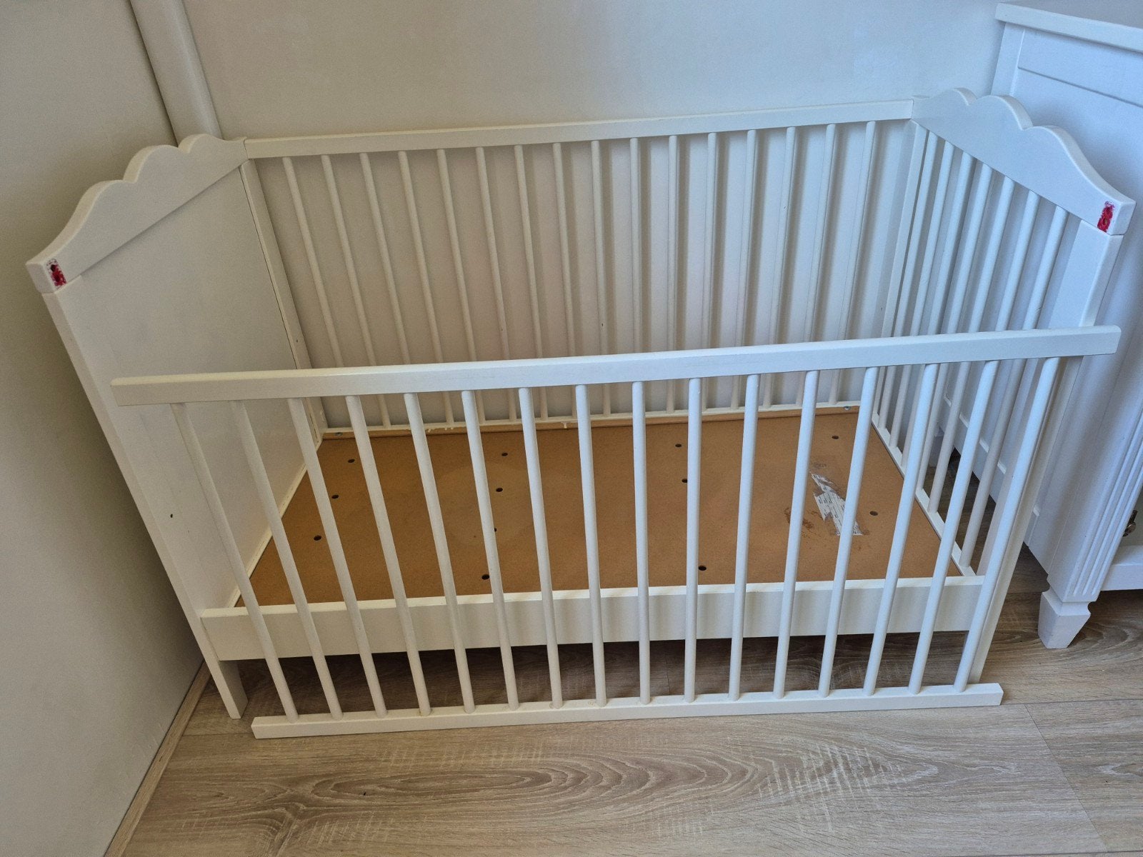 Fijn babybedje met verstelbare lattenbodem, Kinderen en Baby's, Ophalen, Gebruikt