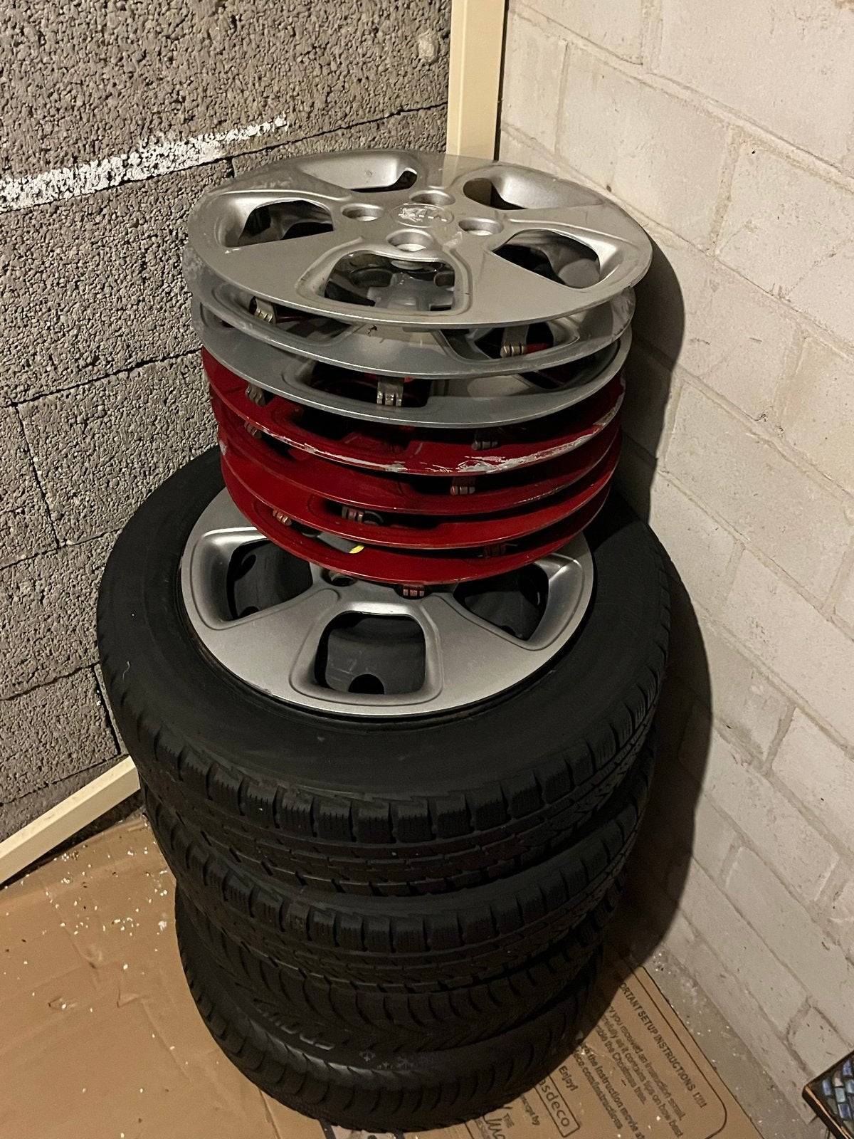 Winterbanden met velgen en wieldoppen voor Kia Picanto, Auto-onderdelen, Banden en Velgen, Ophalen, 14 inch, Gebruikt, 155 mm