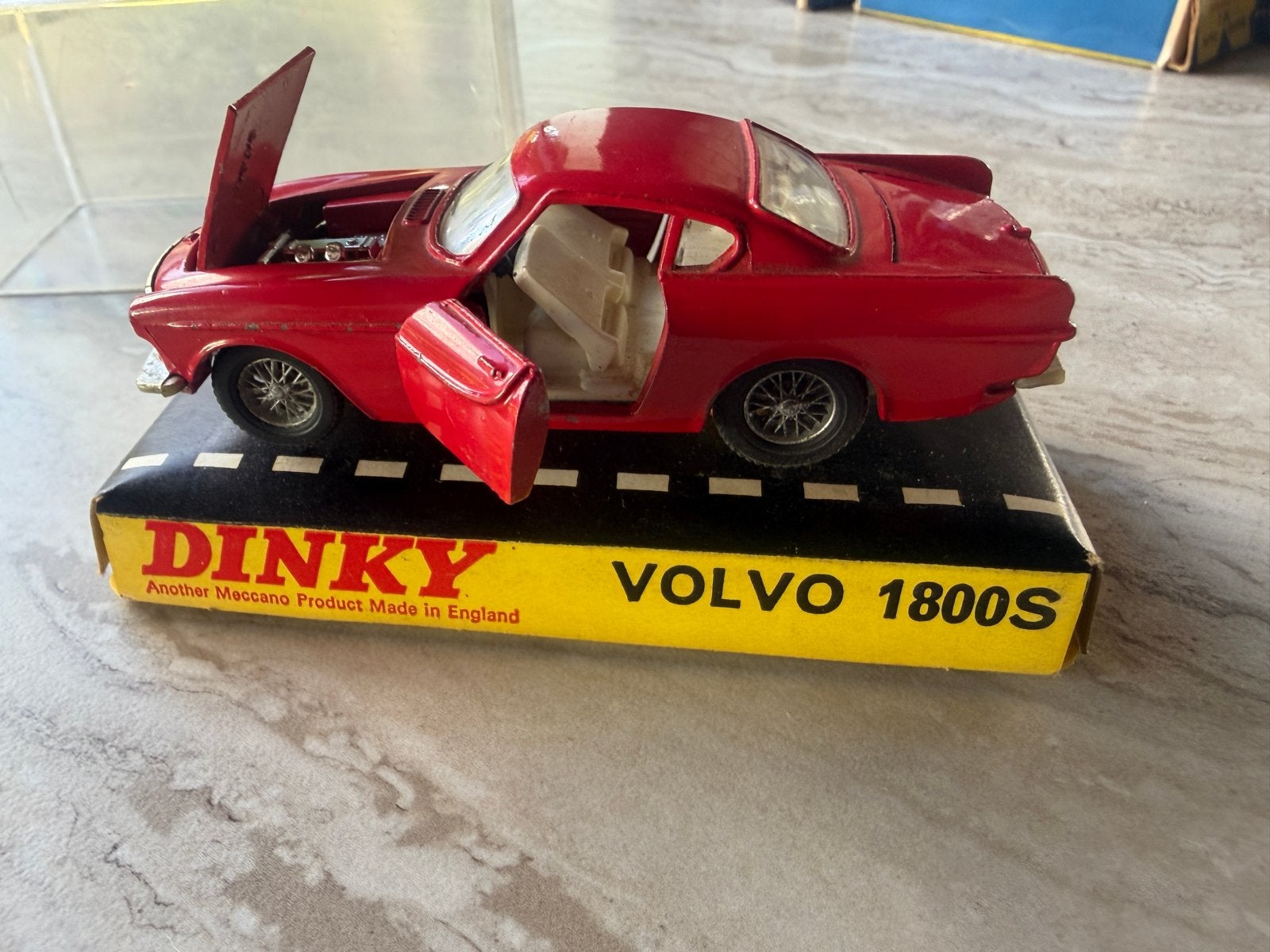 Dinky Toys Volvo 1800S - Rode Modelauto met Originele Doos, Ophalen of Verzenden, Gebruikt