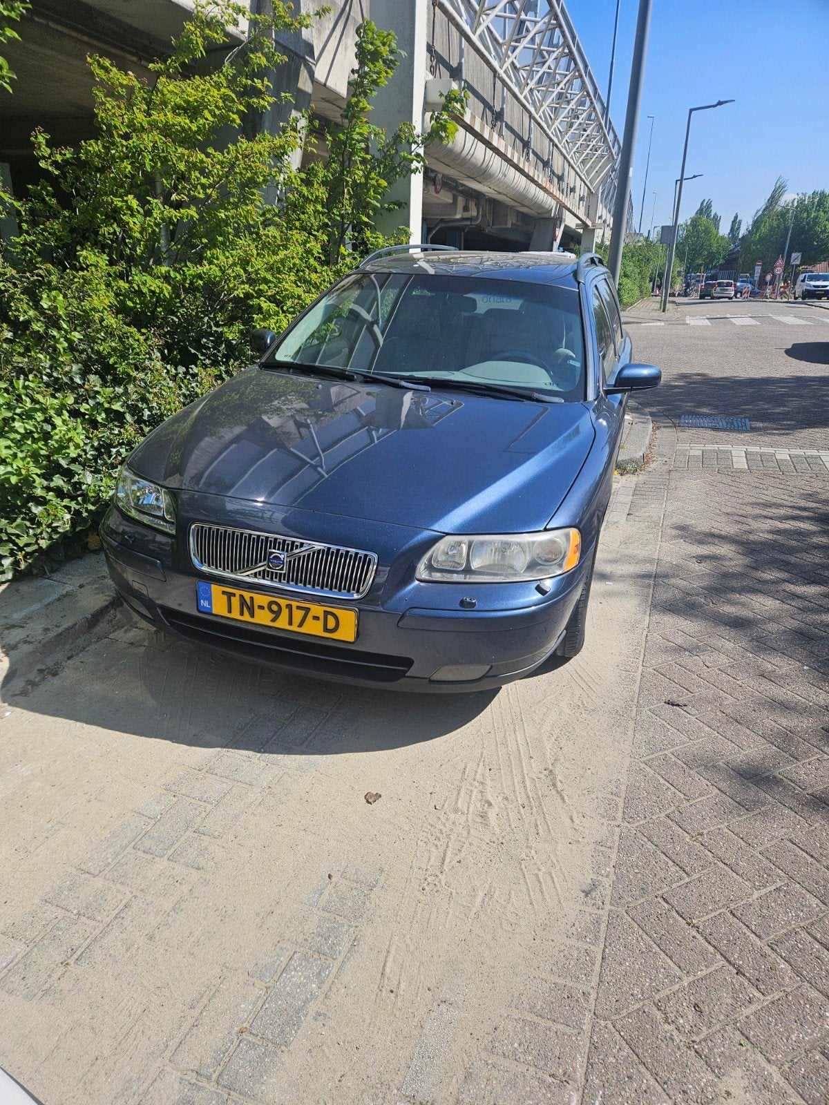 Volvo V70 2.5 T AUT 2004 Blauw, Auto's, 1525 kg, 1800 kg, Blauw, 2521 cc