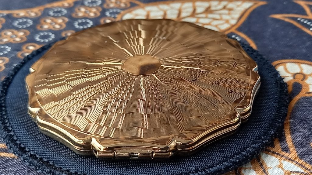 Mooie oude vintage compact uit Engeland van Stratton 7,5 cm., Ophalen of Verzenden