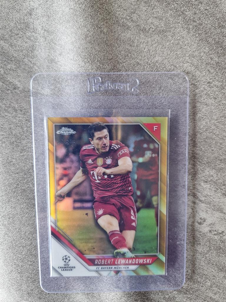 Robert Lewandowski Bayern Topps Chrome Gold Refractor /50, Ophalen of Verzenden, Nieuw, Buitenlandse clubs, Spelerskaart