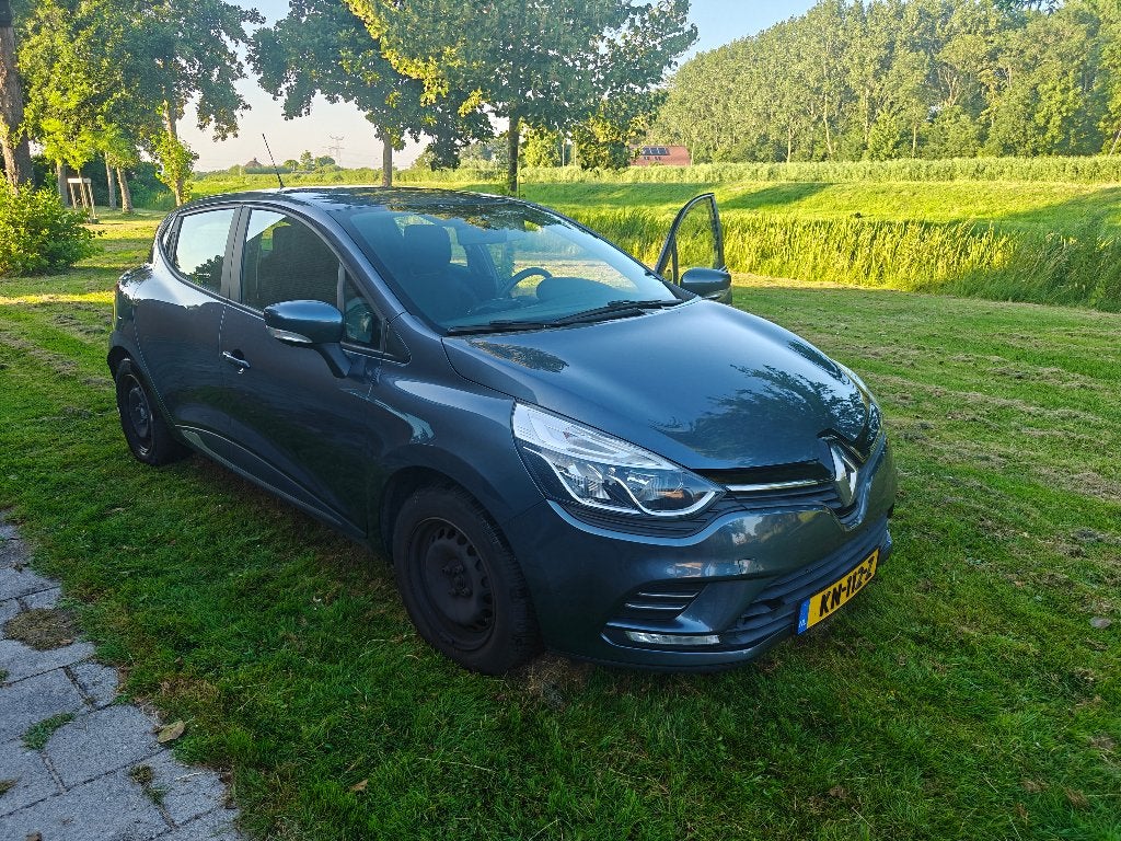 Renault Clio Energy TCe 90pk Eco2 S&S 2016 Grijs, Auto's, Voorwielaandrijving, 898 cc, Stof, 49 €/maand