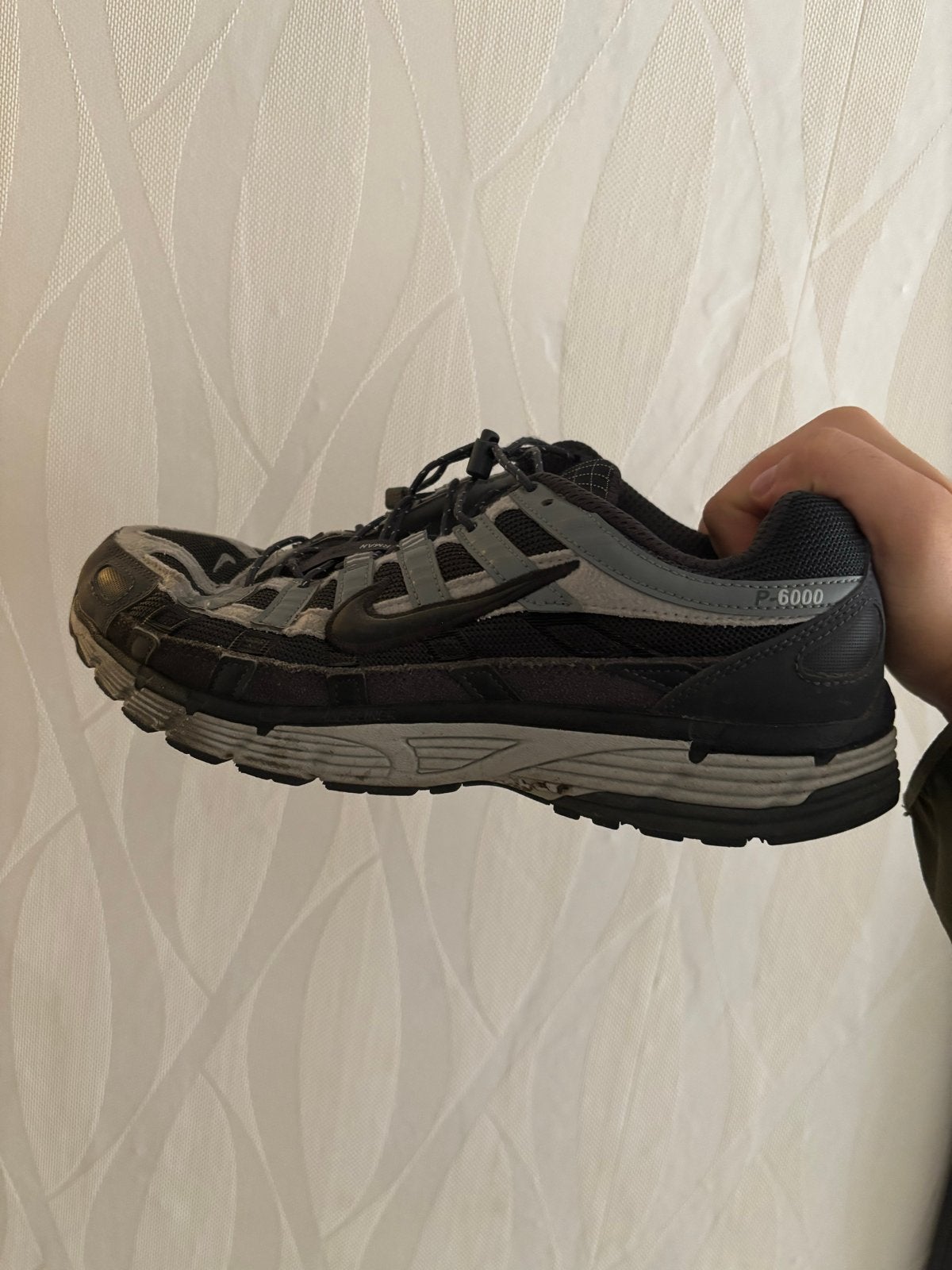 Nike P6000 Zwart Grijs Maat 42.5 Gedragen Sneakers, Kleding | Heren, Zwart, Ophalen of Verzenden, Sneakers of Gympen, Gedragen