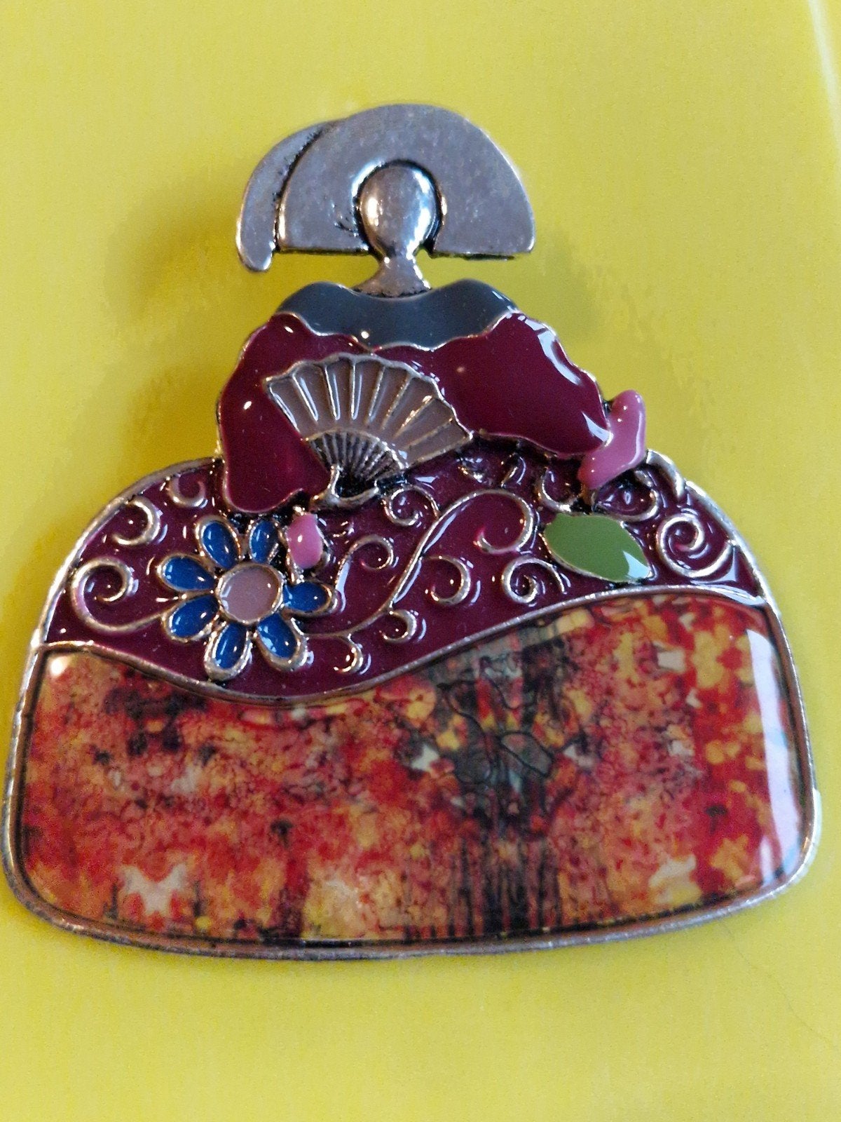 Nieuwe prachtige broche Las Mesinas Spanje emaille, Overige materialen, 4 tot 7 cm, Overige kleuren, Nieuw