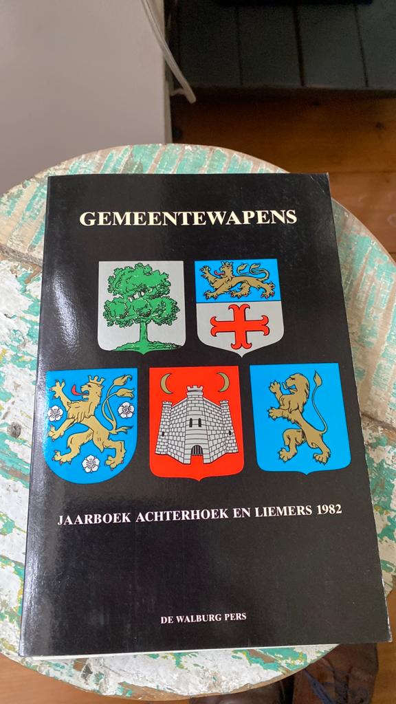 Gemeentewapens alle gemernten Achterhoek en Liemers, Boeken, Ophalen of Verzenden, 20e eeuw of later, Zo goed als nieuw