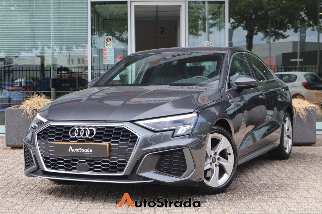 Audi A3 Limousine 30 S-Line TFSI | Virtual | LED | Climate |, Auto's, Gebruikt, Regensensor, Met garantie (alle), Leder en Stof