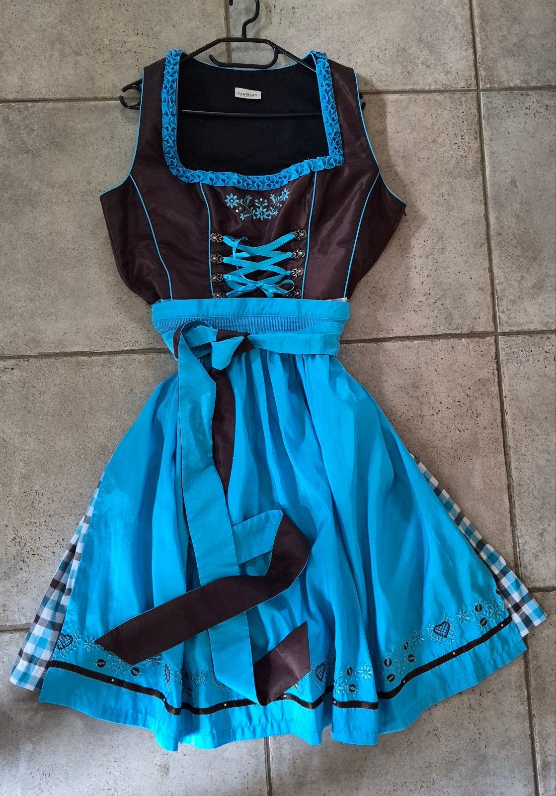 Nieuwe Dirndl, past maat 42, Kleding | Dames, Maat 42/44 (L), Nieuw, Ophalen of Verzenden, Overige thema's